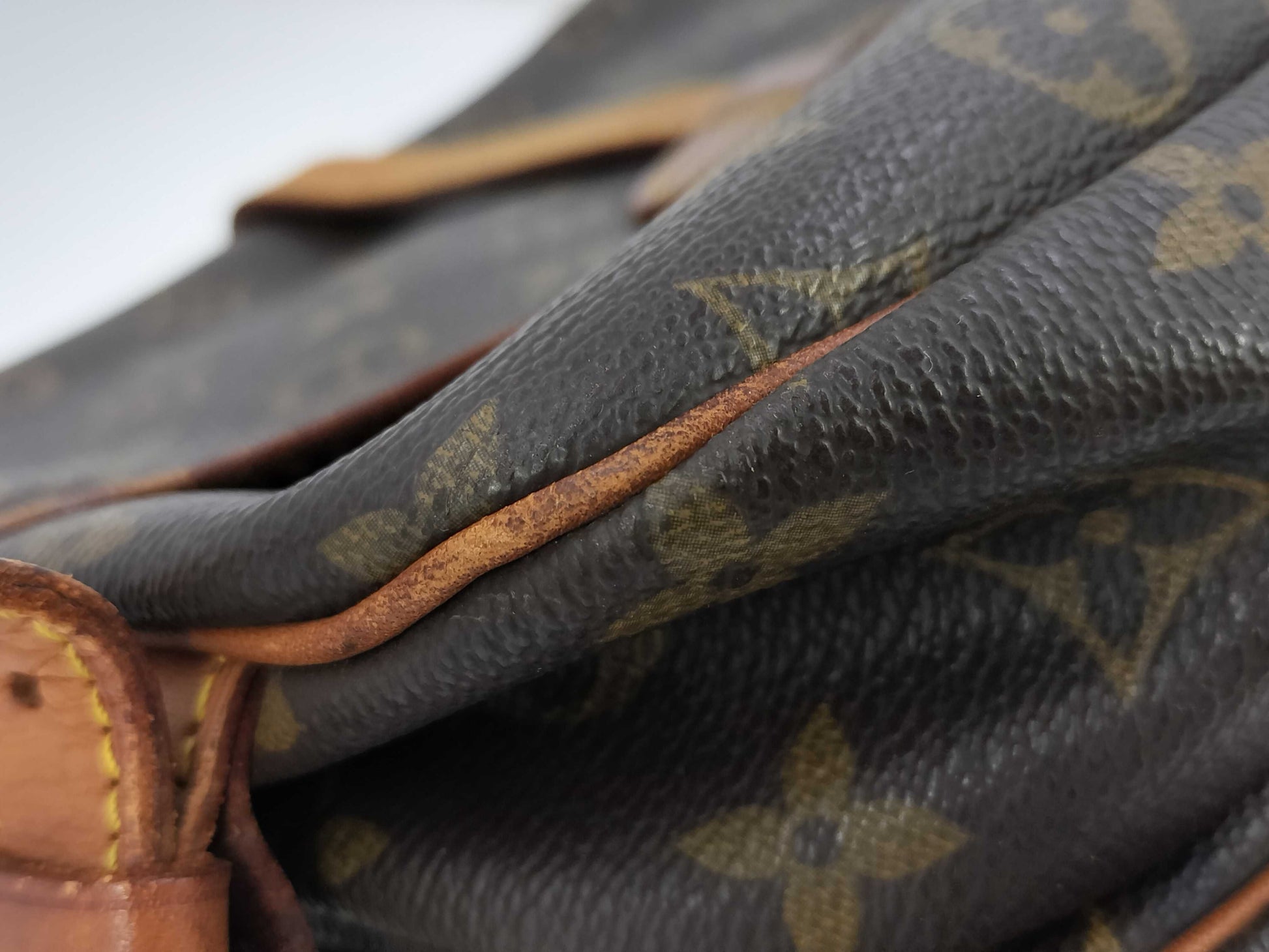 LOUIS VUITTON Saumur 30 Monogram M42256 Shoulder Bag