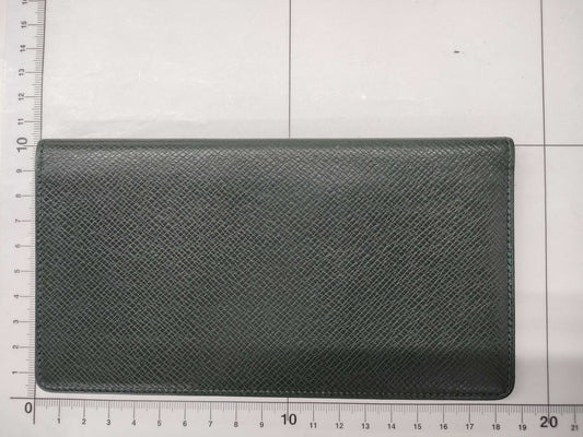 LOUIS VUITTON Taiga Long Wallet