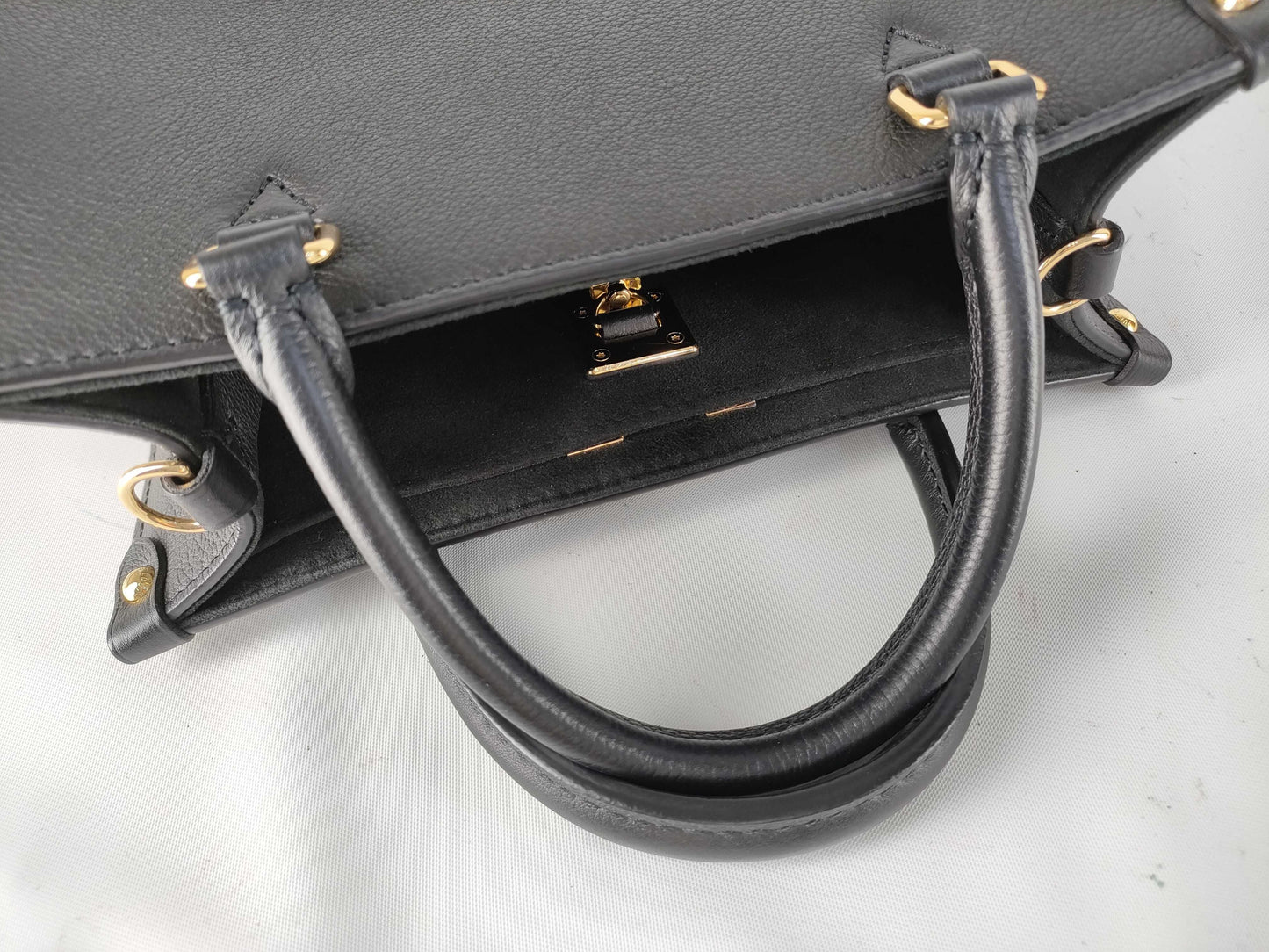 LOUIS VUITTON LOUIS VUITTON M22311 Vuitton Lock & Go Lock Me Bag RFID/IC Chip Readable Bag