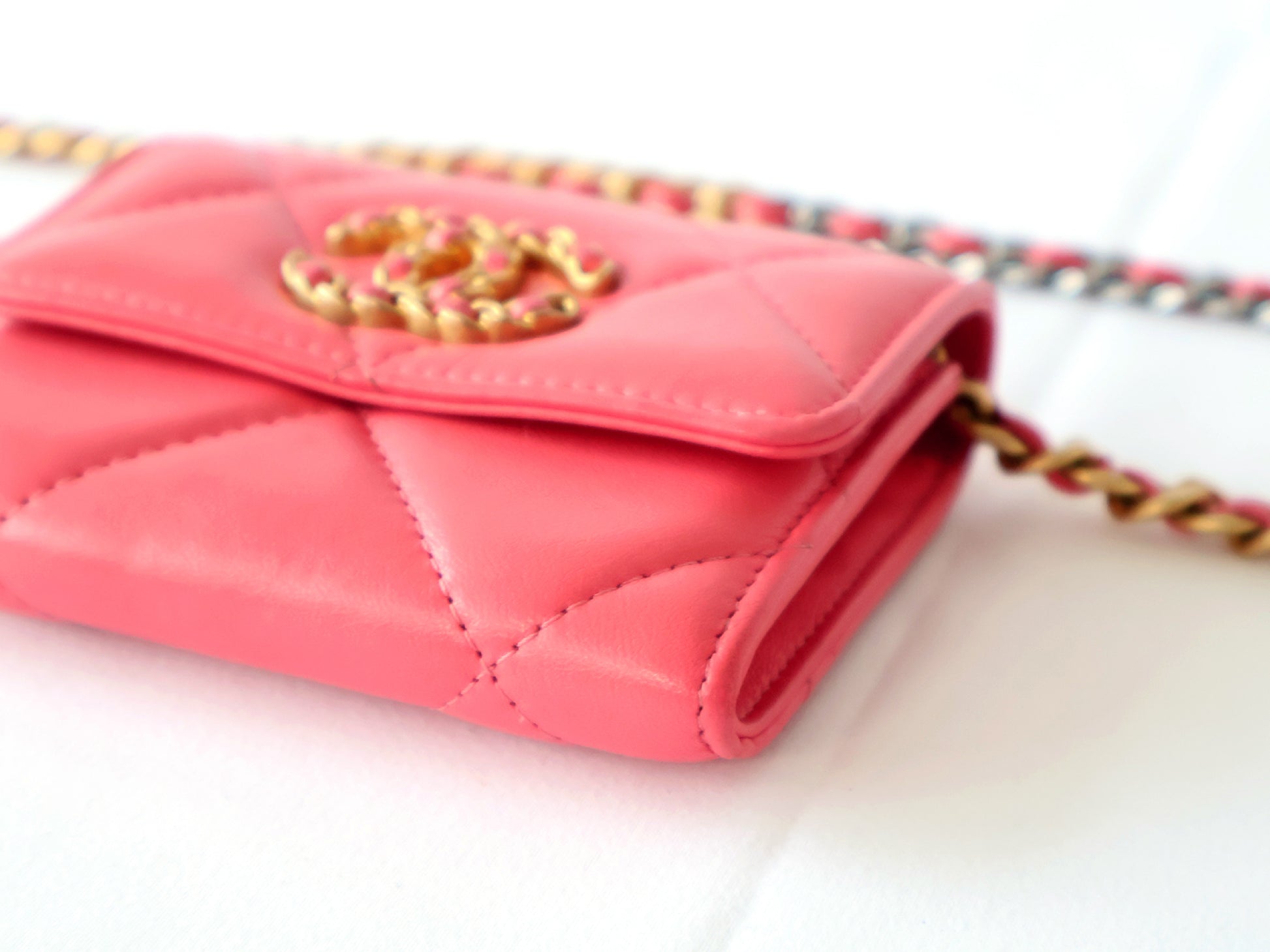 CHANEL Seal 30 Series Chanel 19 Mini Matlasse Lambskin Chain Shoulder Pink Shoulder Bag