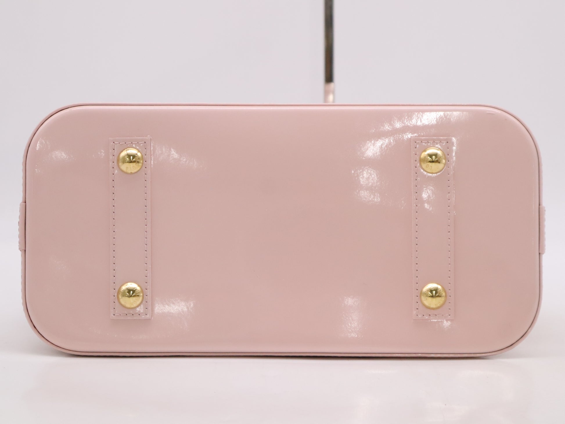 LOUIS VUITTON M91614 Vernis Alma PM Rose Florentine Handbag with Cadena, 2 Keys, and Cloche