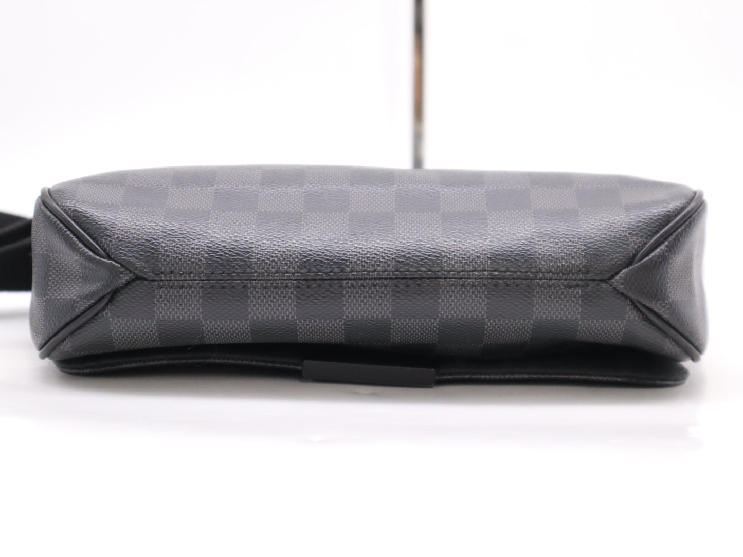 LOUIS VUITTON N41260? Damier Graphite District PM Shoulder Bag