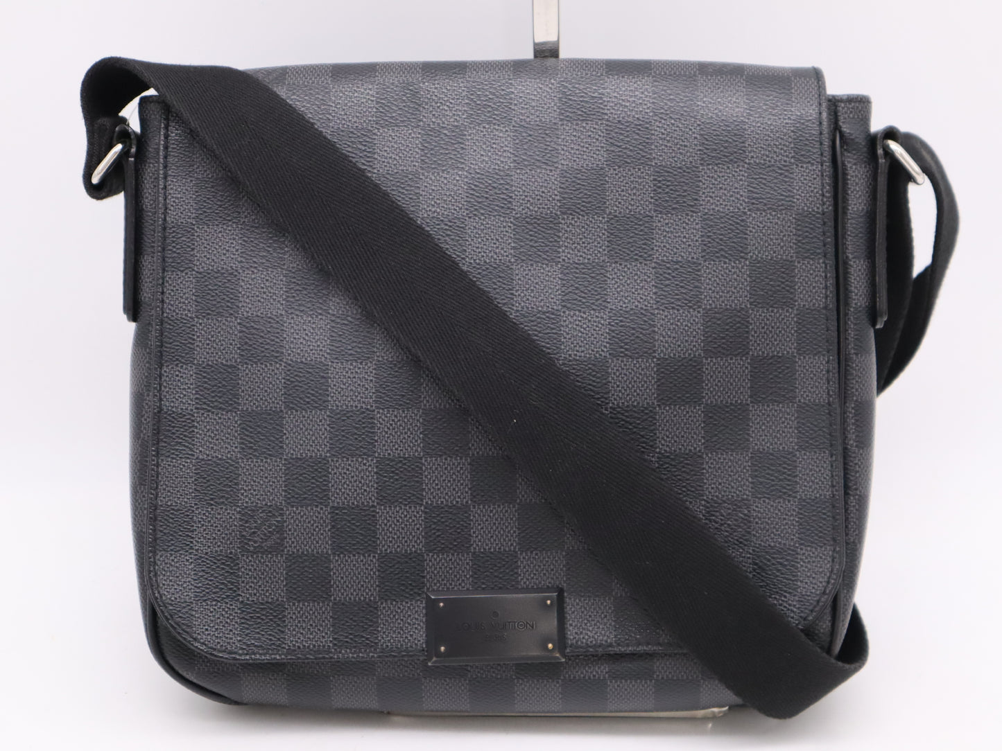 LOUIS VUITTON N41260? Damier Graphite District PM Shoulder Bag