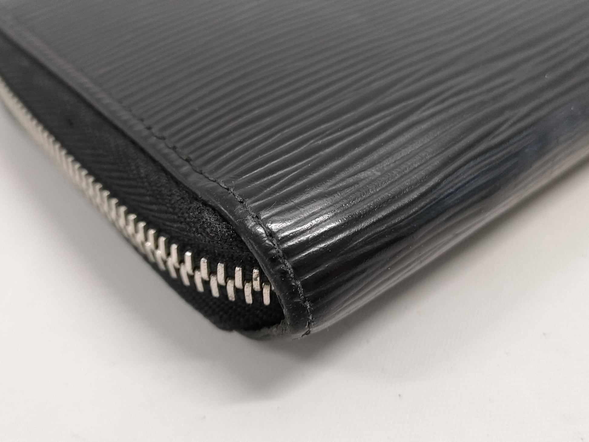 LOUIS VUITTON M61857 Epi Zippy Wallet Noir Wallet