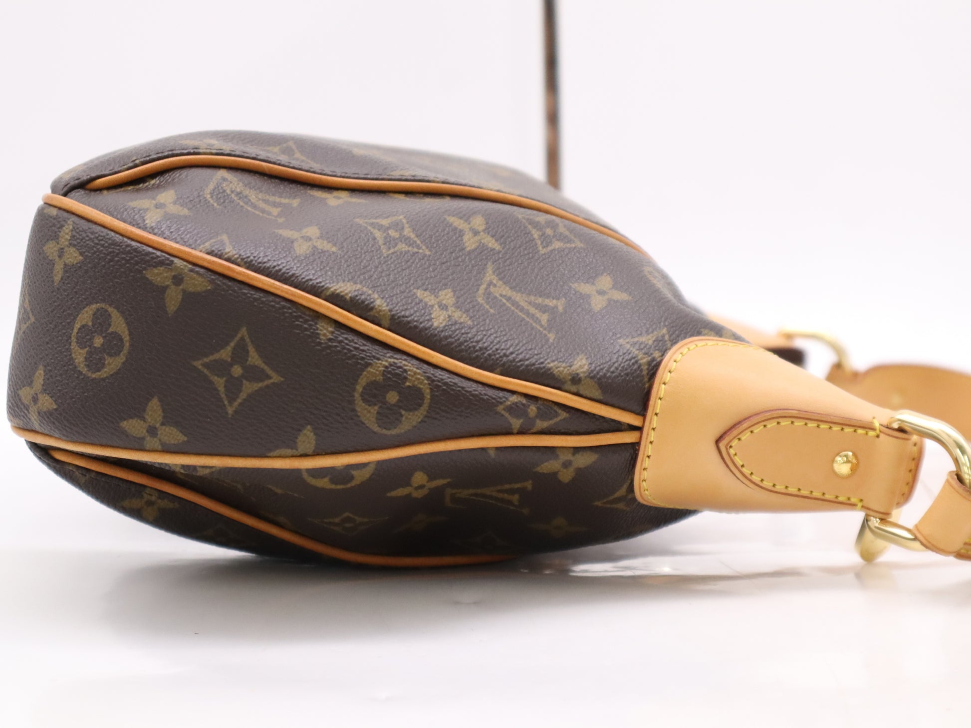 LOUIS VUITTON M56383 Monogram Thames GM Shoulder Bag