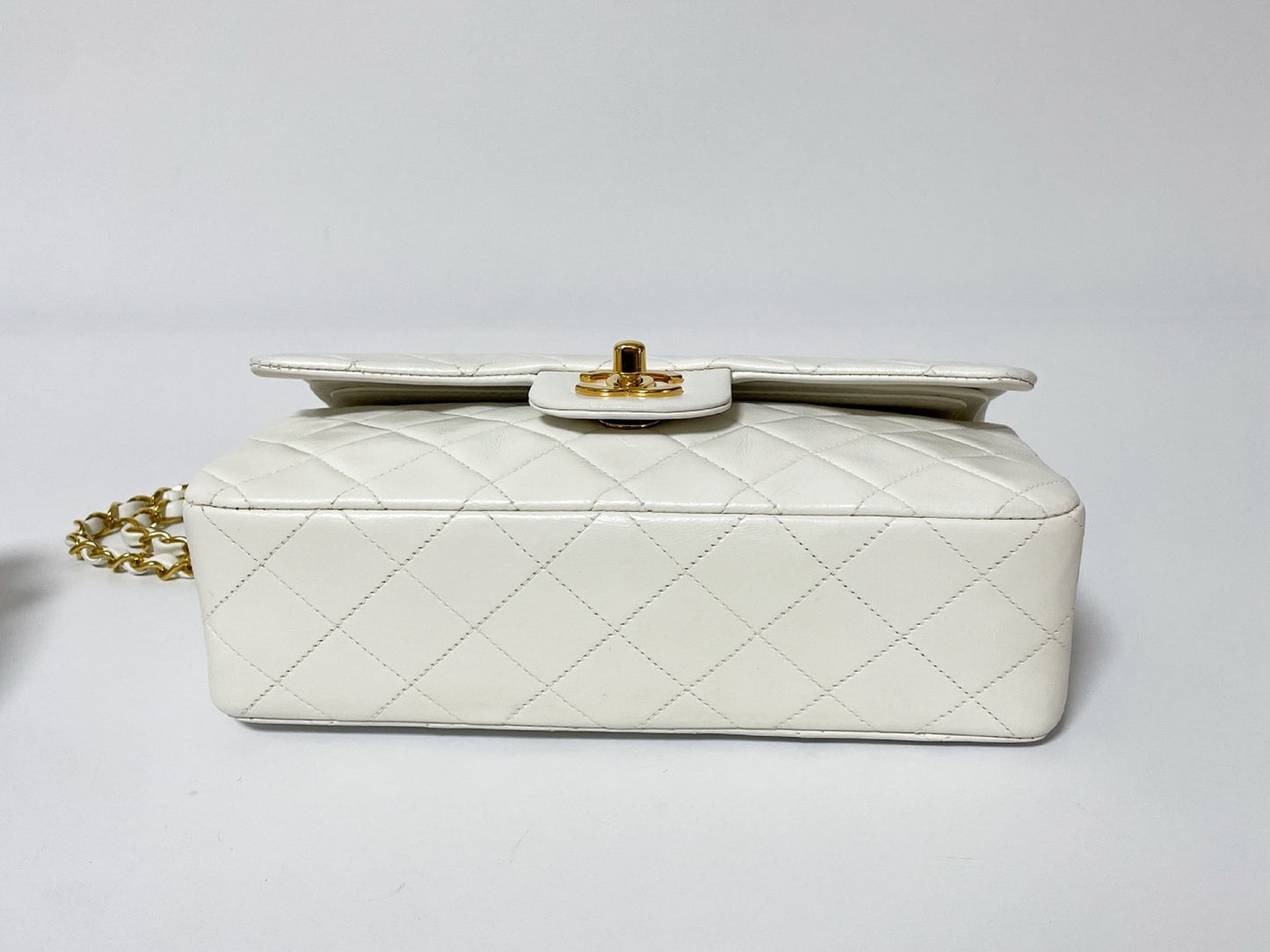CHANEL W Flap Matrasse White Lambskin Seal Shoulder Bag