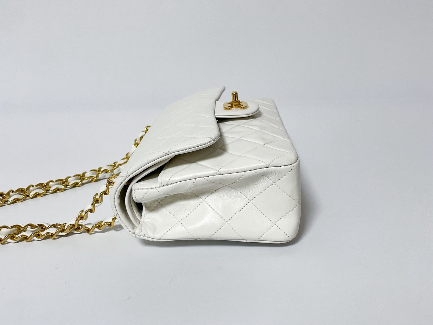CHANEL W Flap Matrasse White Lambskin Seal Shoulder Bag
