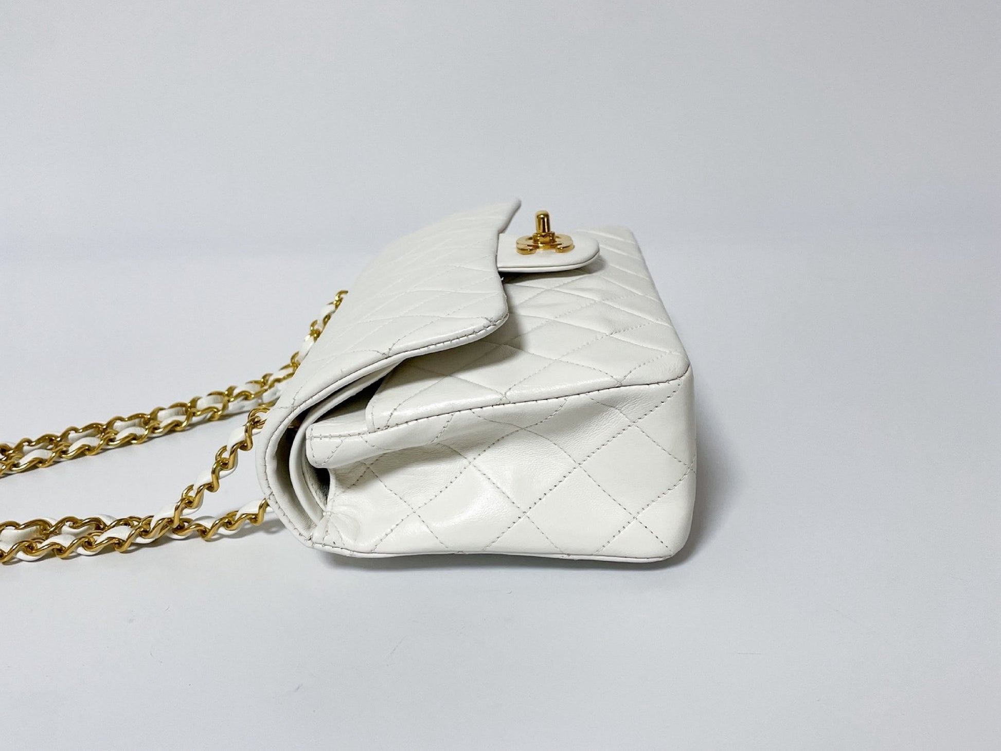 CHANEL W Flap Matrasse White Lambskin Seal Shoulder Bag