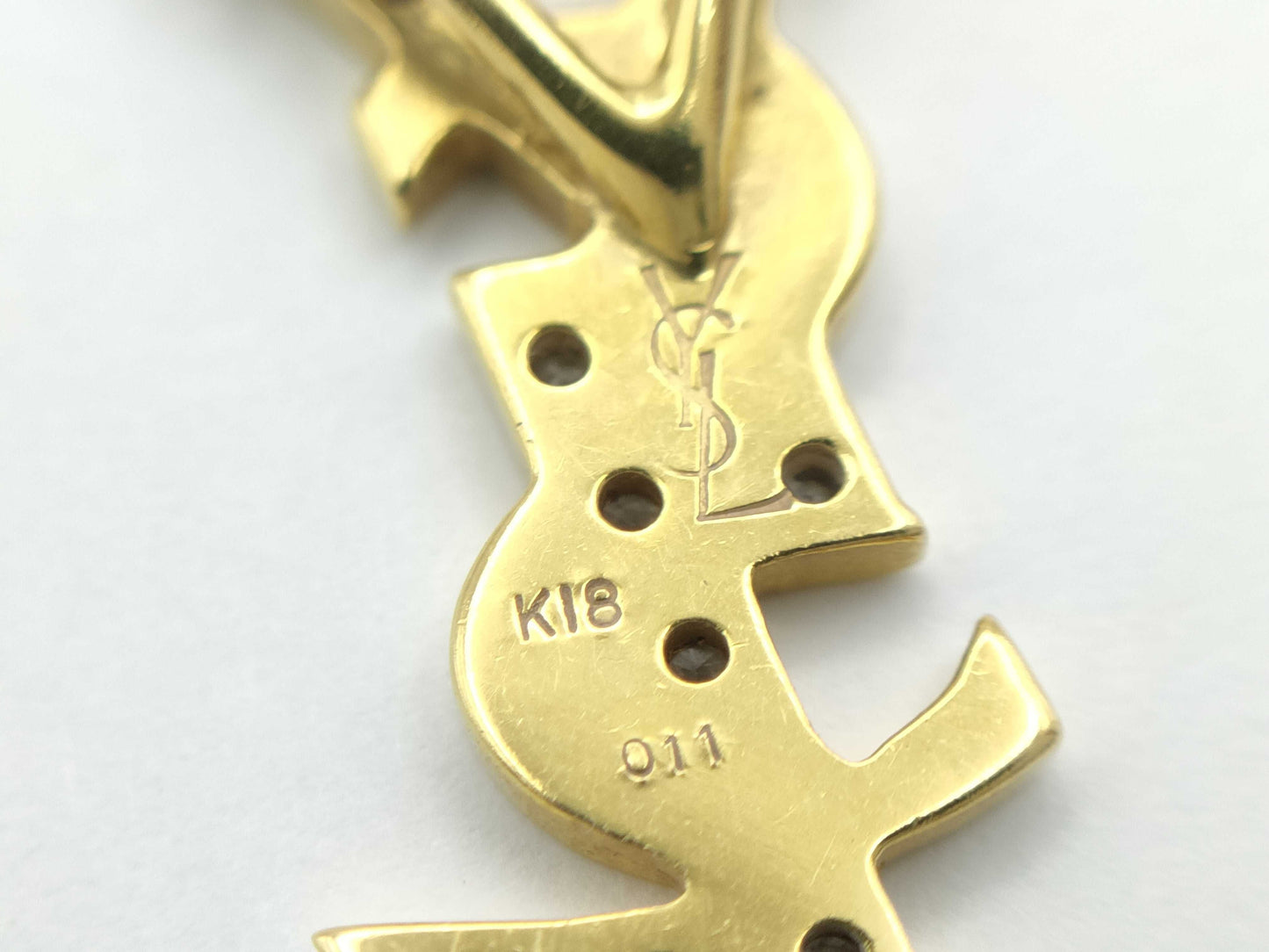 Yves Saint Laurent Logo D0.11ct K18 3.4g Necklace in Precious Metal