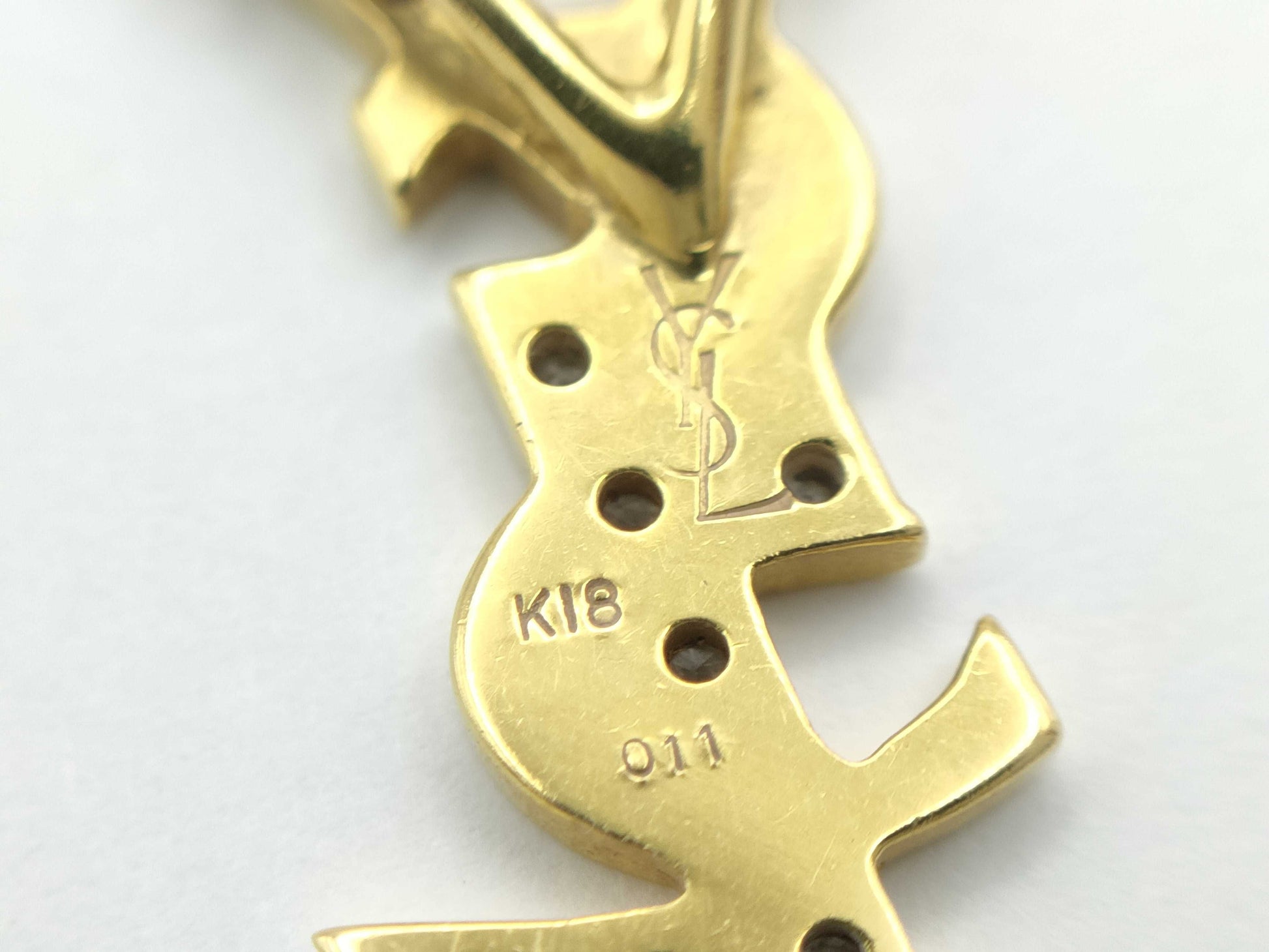 Yves Saint Laurent Logo D0.11ct K18 3.4g Necklace in Precious Metal