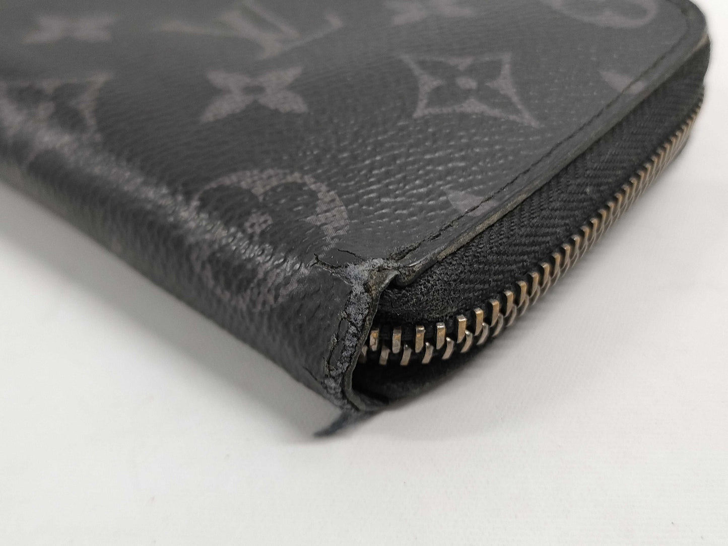 LOUIS VUITTON Monogram Eclipse Zippy Wallet