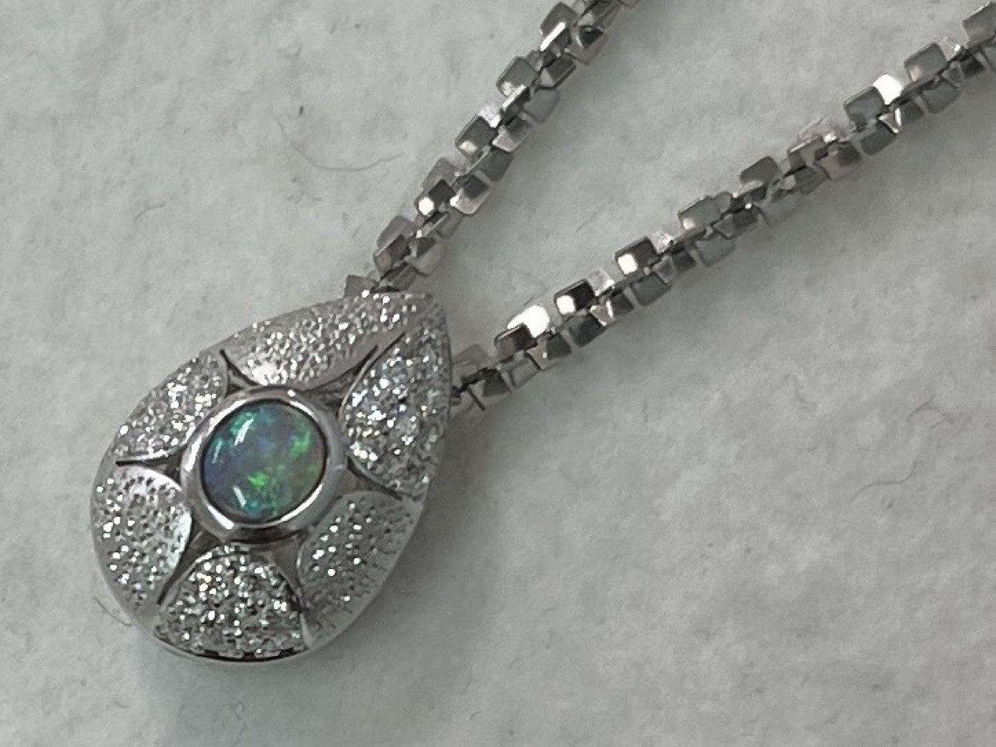 OP0.25ct D0.30ct K18WG/Pt850 13.3g Necklace