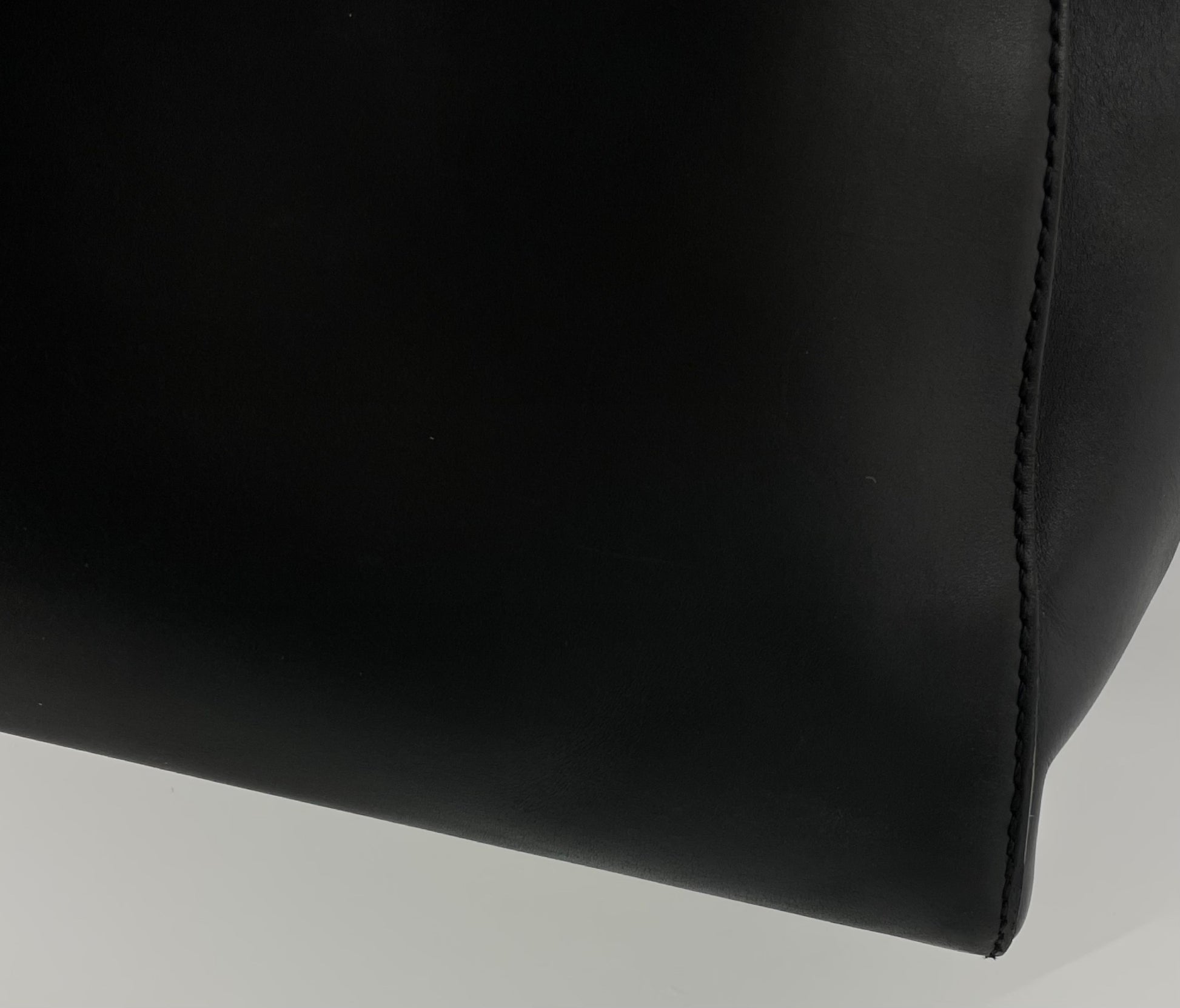 FENDI Peekaboo Medium Leather Black Handbag