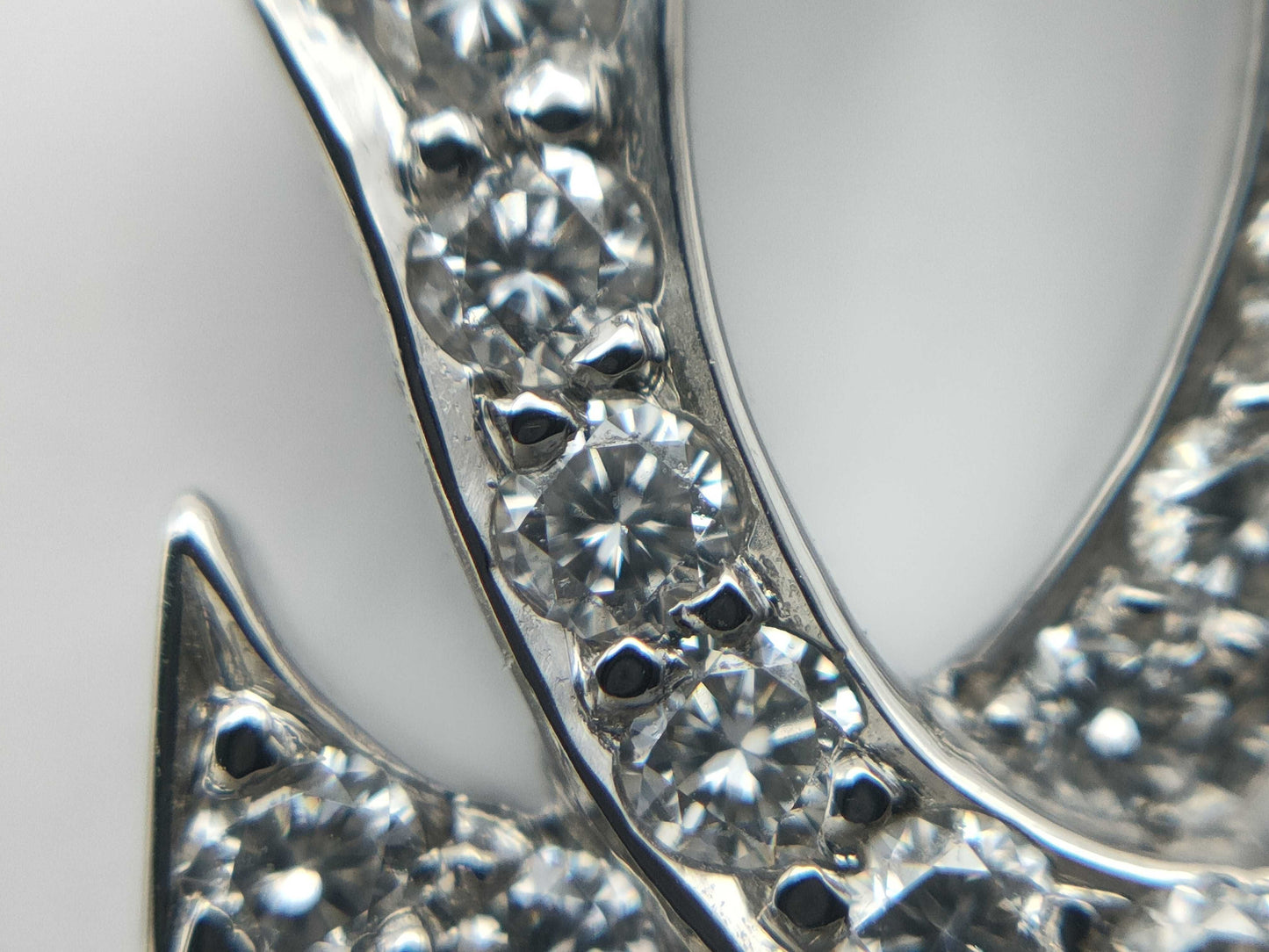 Cartier 2C Diamond 750 2.2g Pendant Top