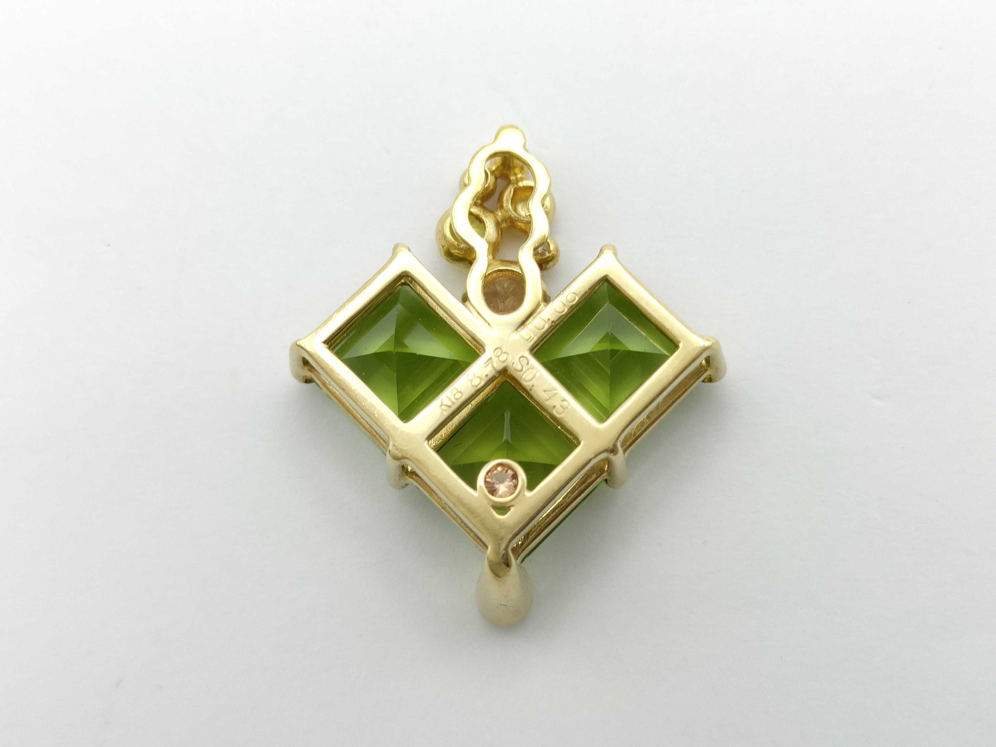 PE8.78ct S0.43ct D0.08ct K18 6.9g Pendant Top
