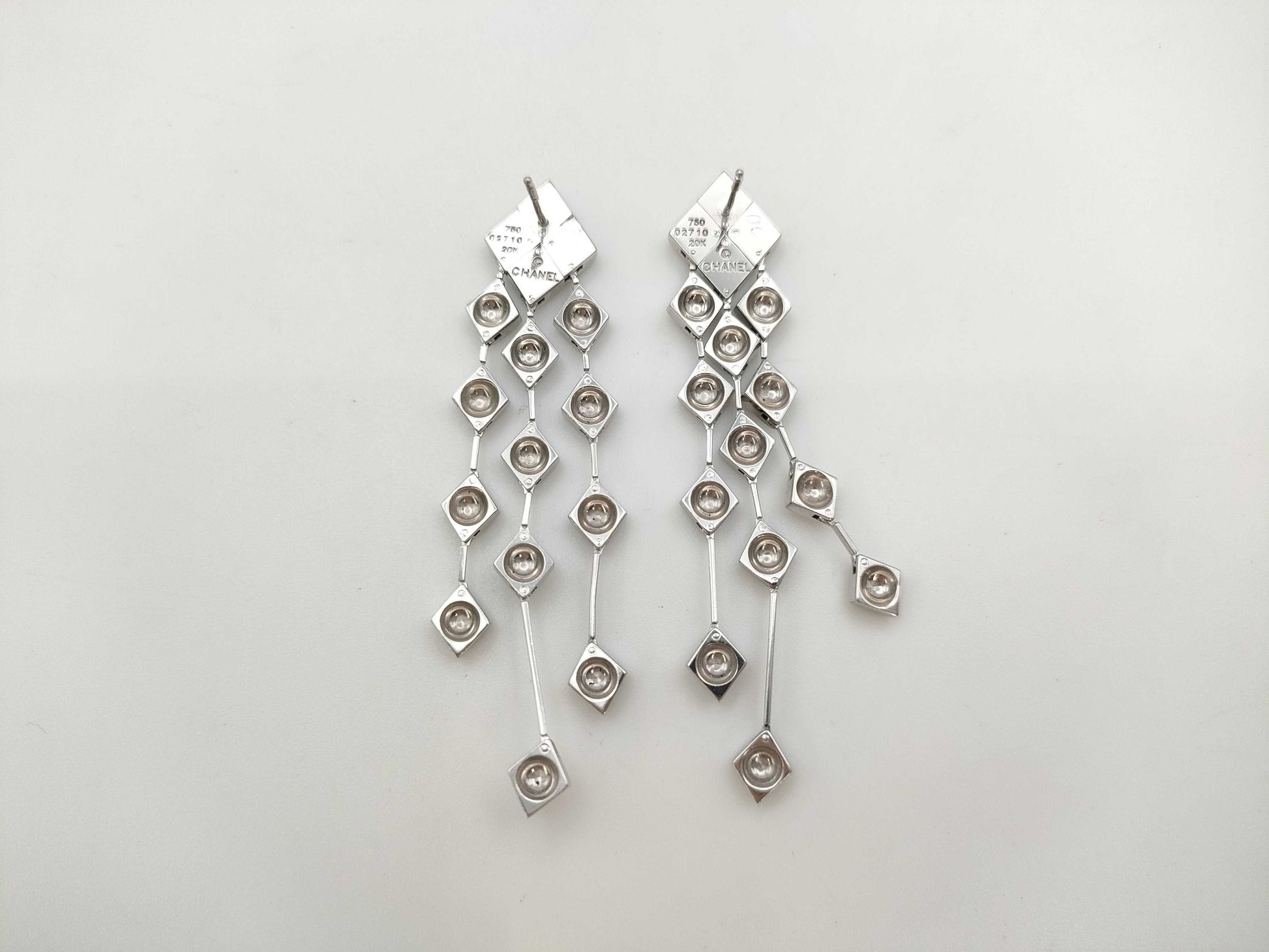 CHANEL Matlasse WG 750 22.6g Earrings