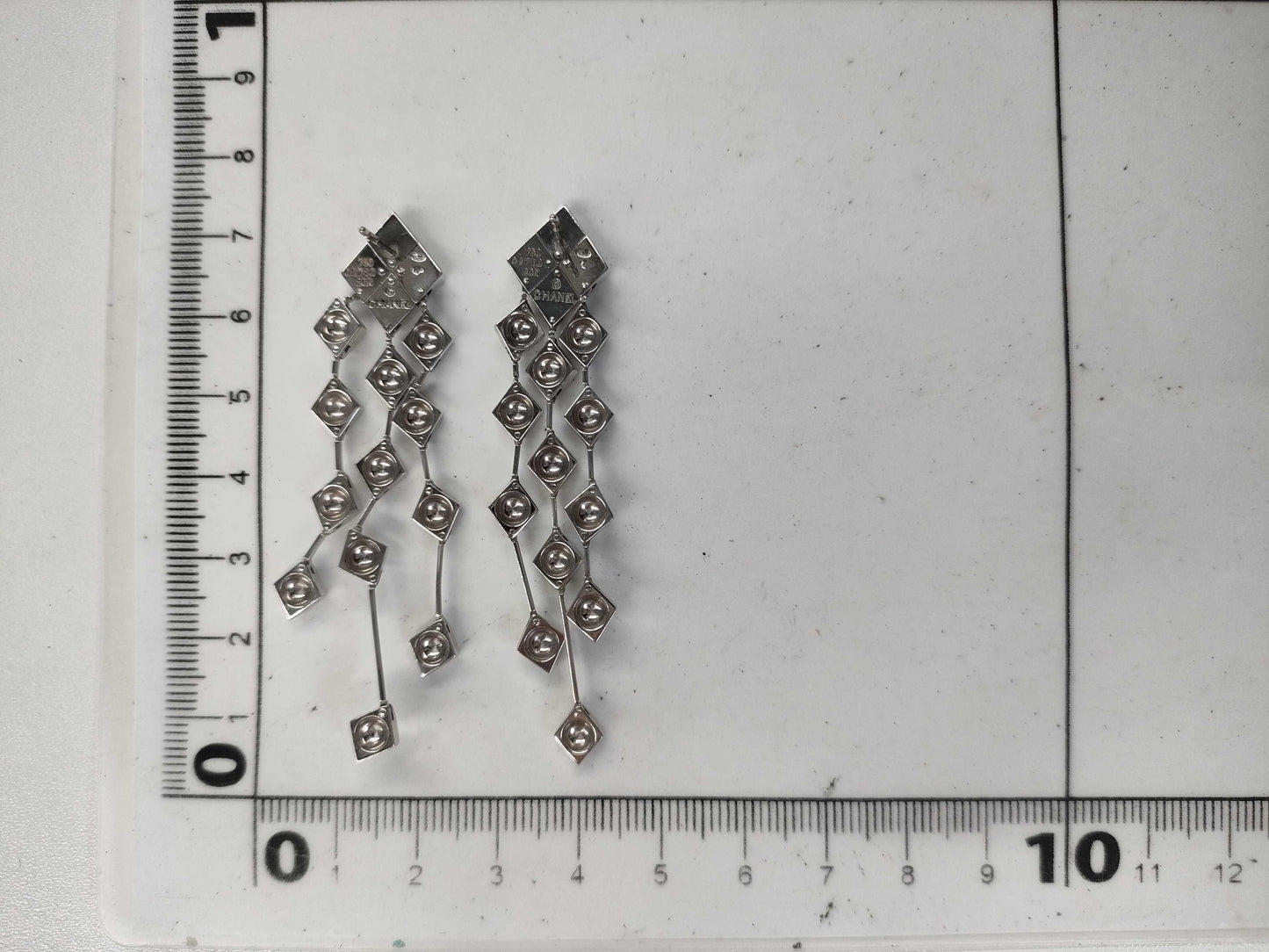CHANEL Matlasse WG 750 22.6g Earrings