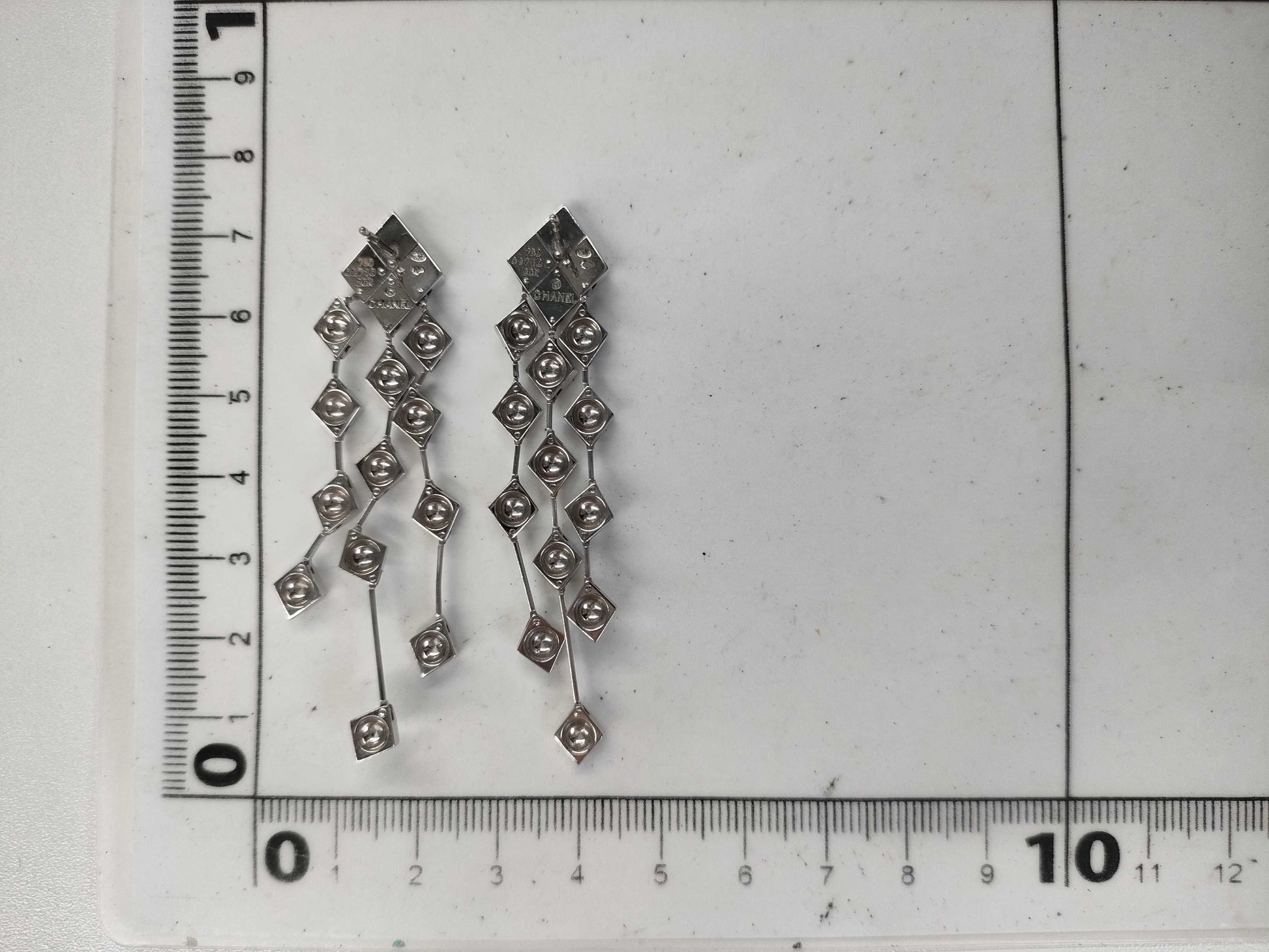 CHANEL Matlasse WG 750 22.6g Earrings