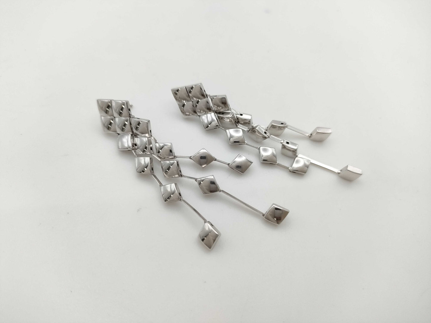 CHANEL Matlasse WG 750 22.6g Earrings