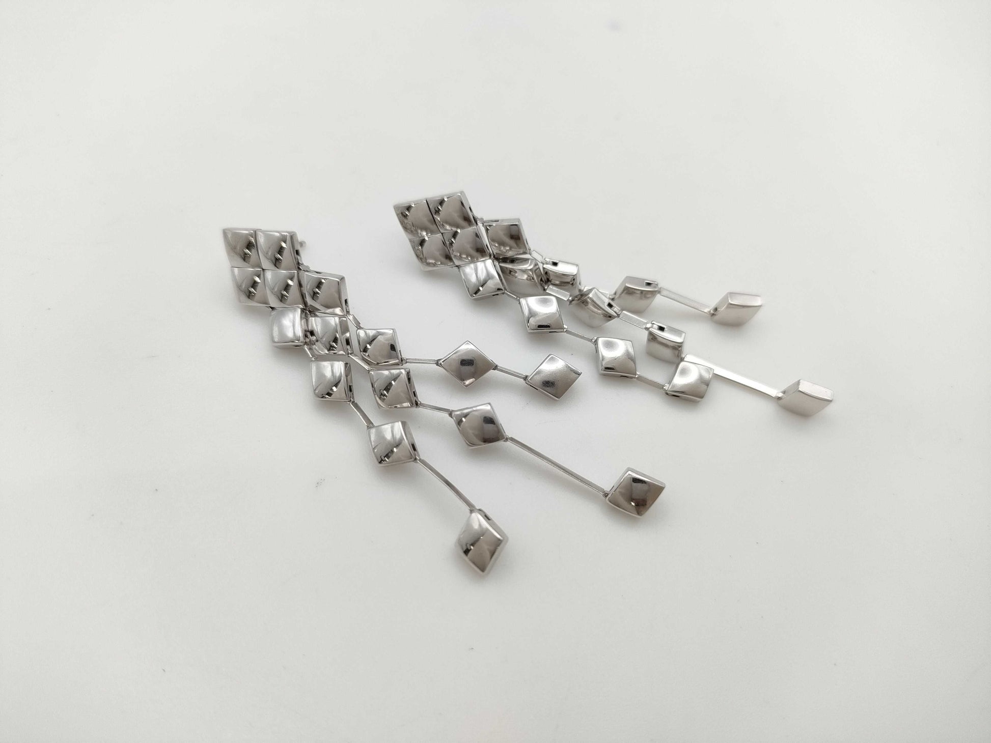CHANEL Matlasse WG 750 22.6g Earrings
