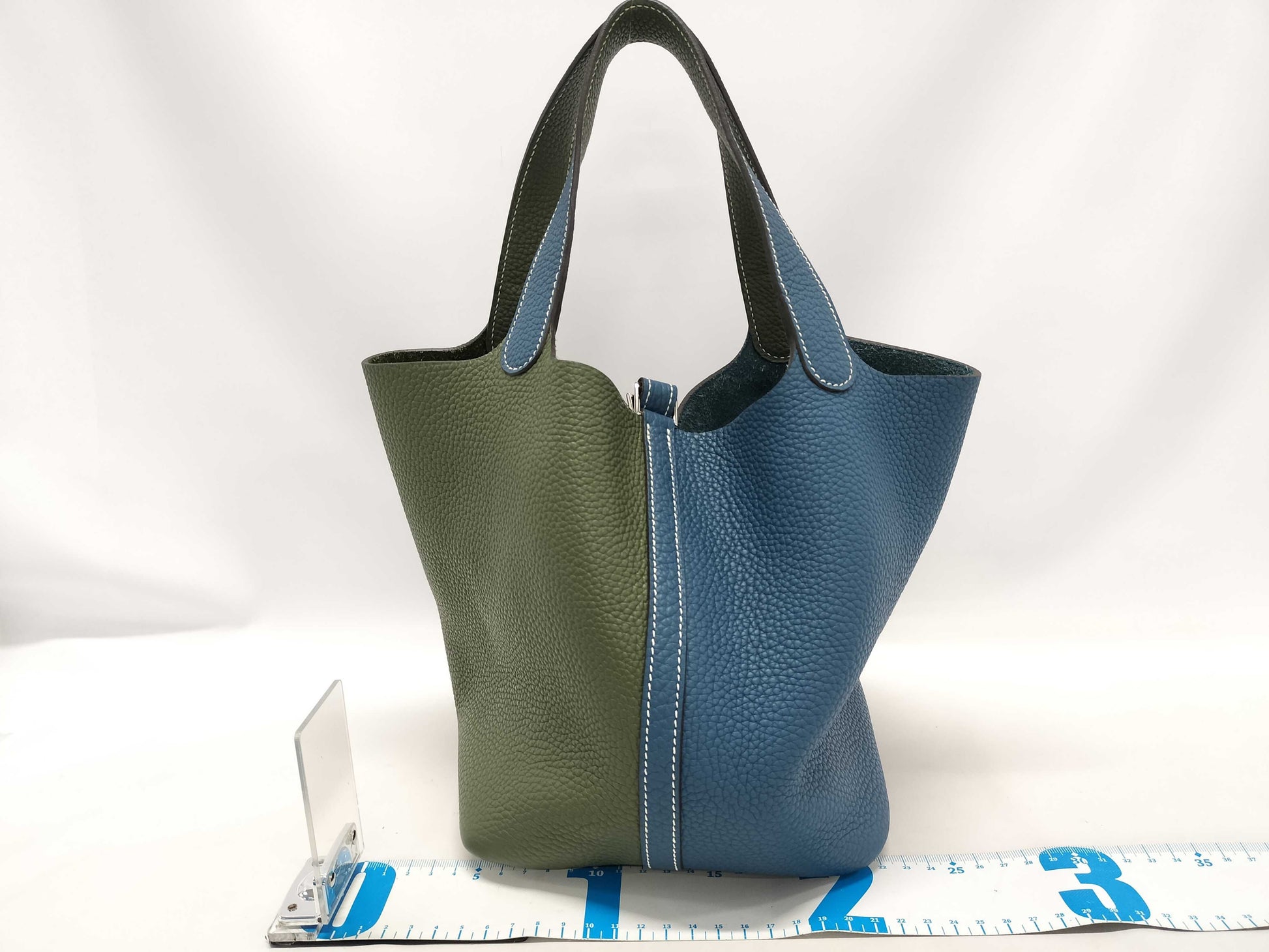 HERMES Taurillon Picotin Lock MM Two-Tone Handbag with Q Stamp