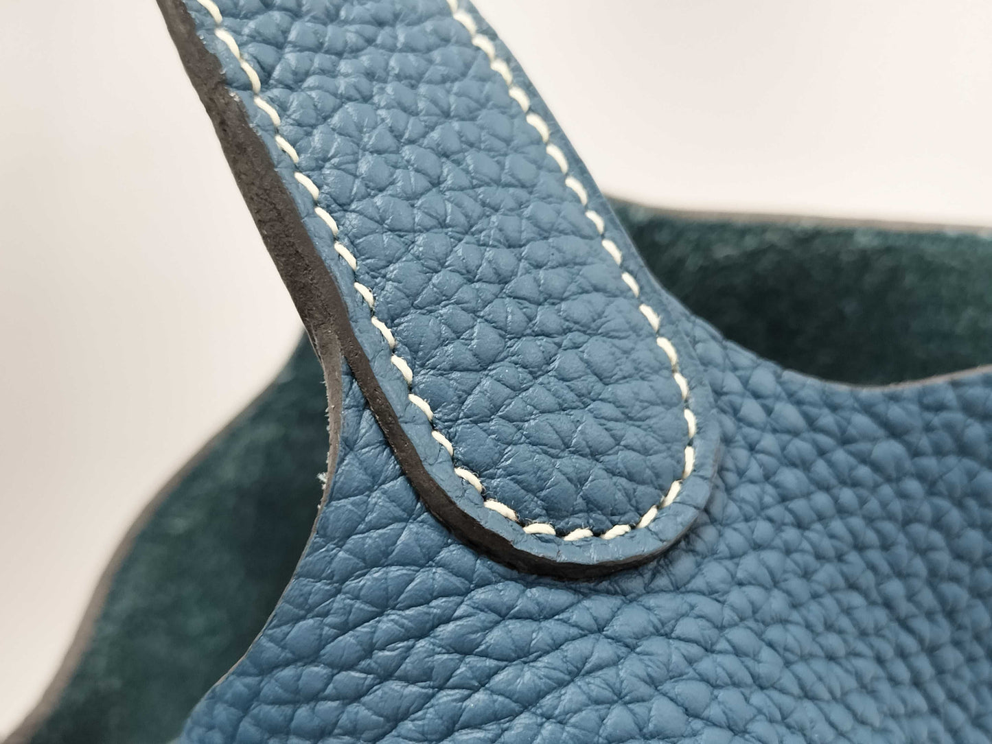 HERMES Taurillon Picotin Lock MM Two-Tone Handbag with Q Stamp