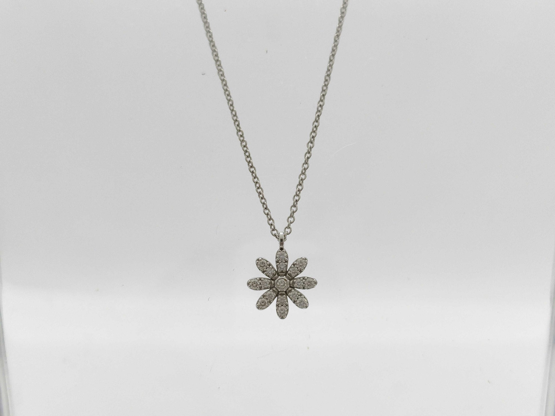 Tiffany&Co. Daisy Flower Diamond WG AU750 2.0g Necklace