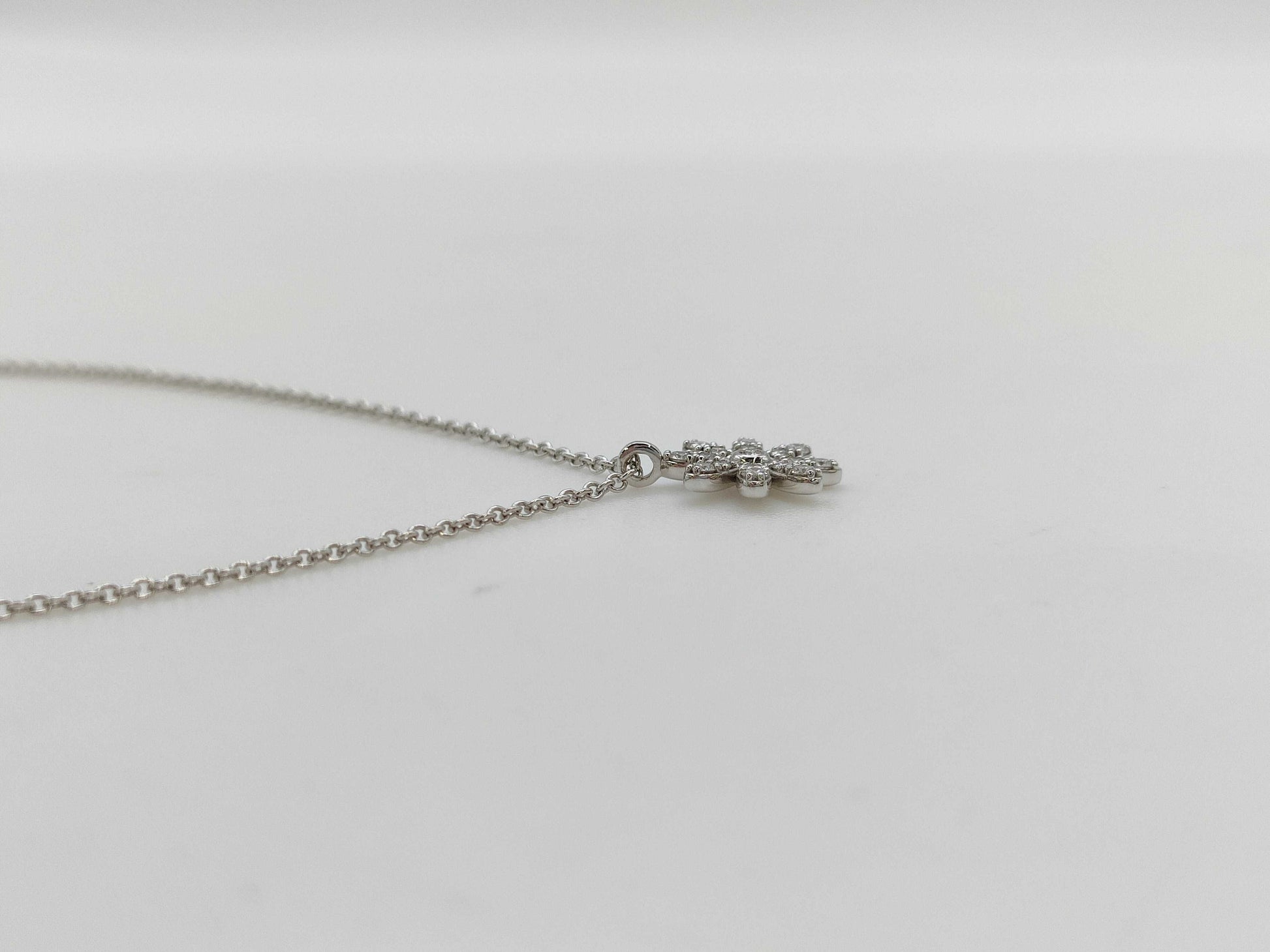 Tiffany&Co. Daisy Flower Diamond WG AU750 2.0g Necklace