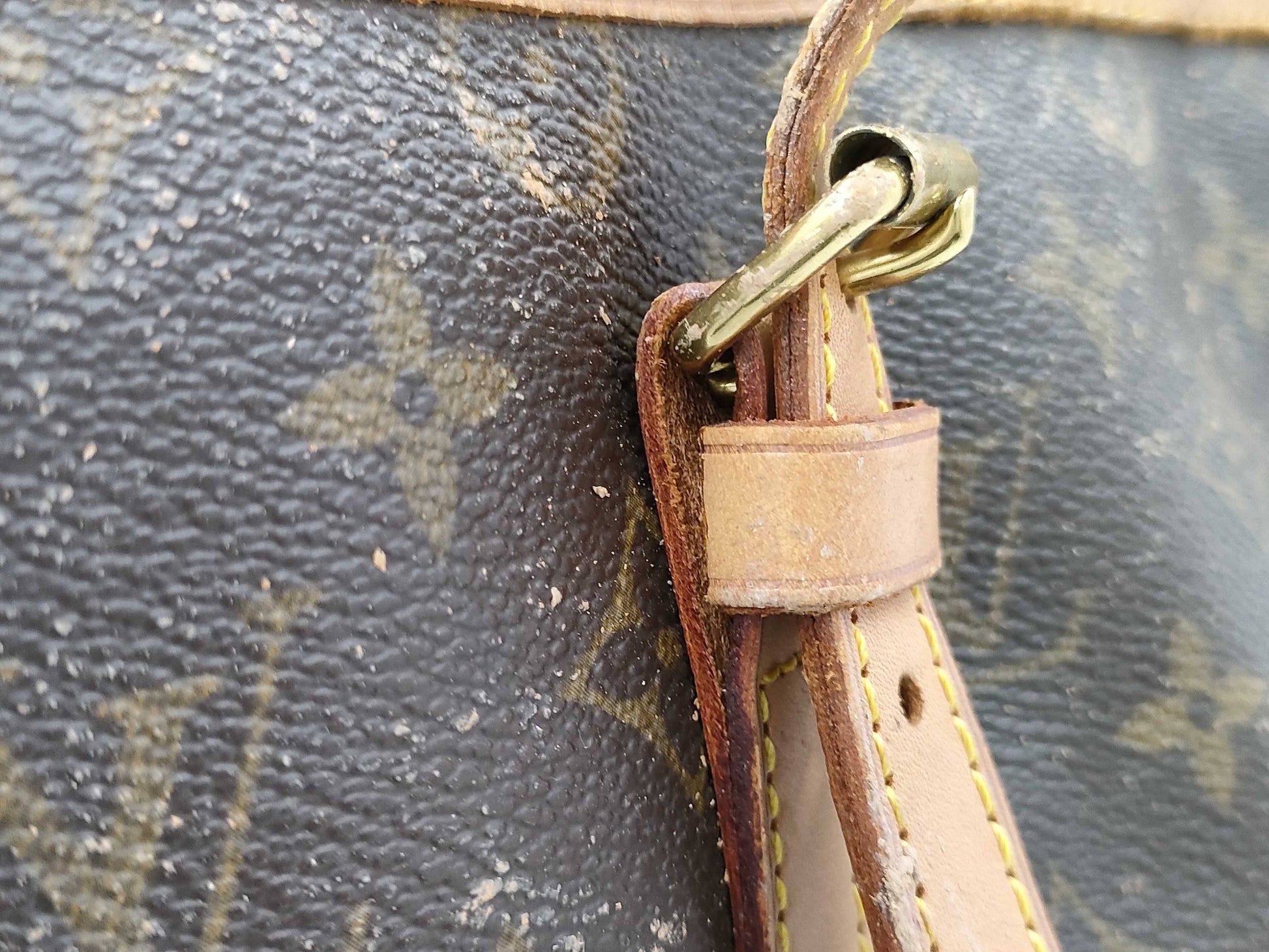 LOUIS VUITTON Louis Vuitton Bucket GM Tote Bag