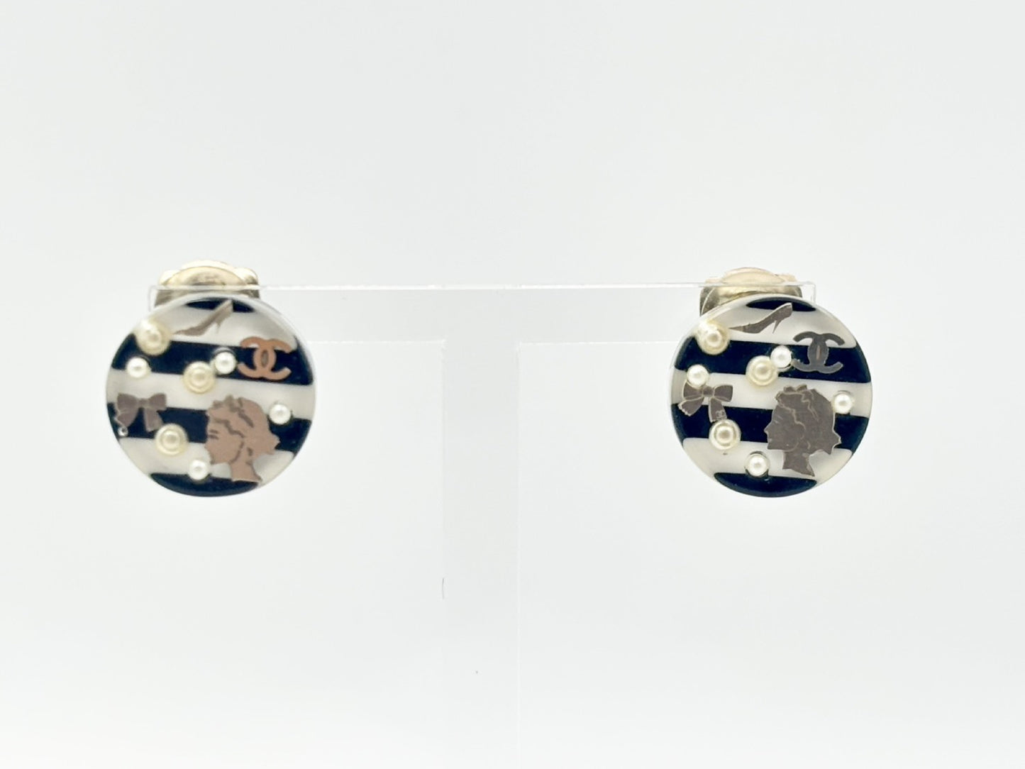 CHANEL Coco Mark Icon Faux Pearl Round 06A Resin Black x White Border Earrings