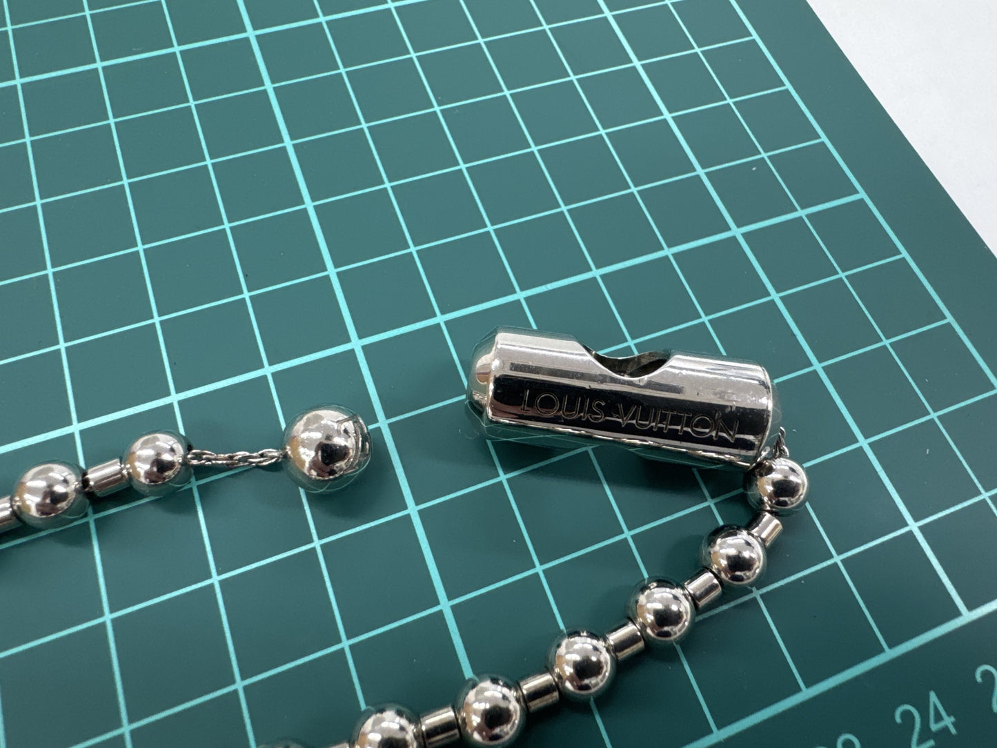 LOUIS VUITTON Vuitton Coreyer Escalator Ball Chain Silver Necklace
