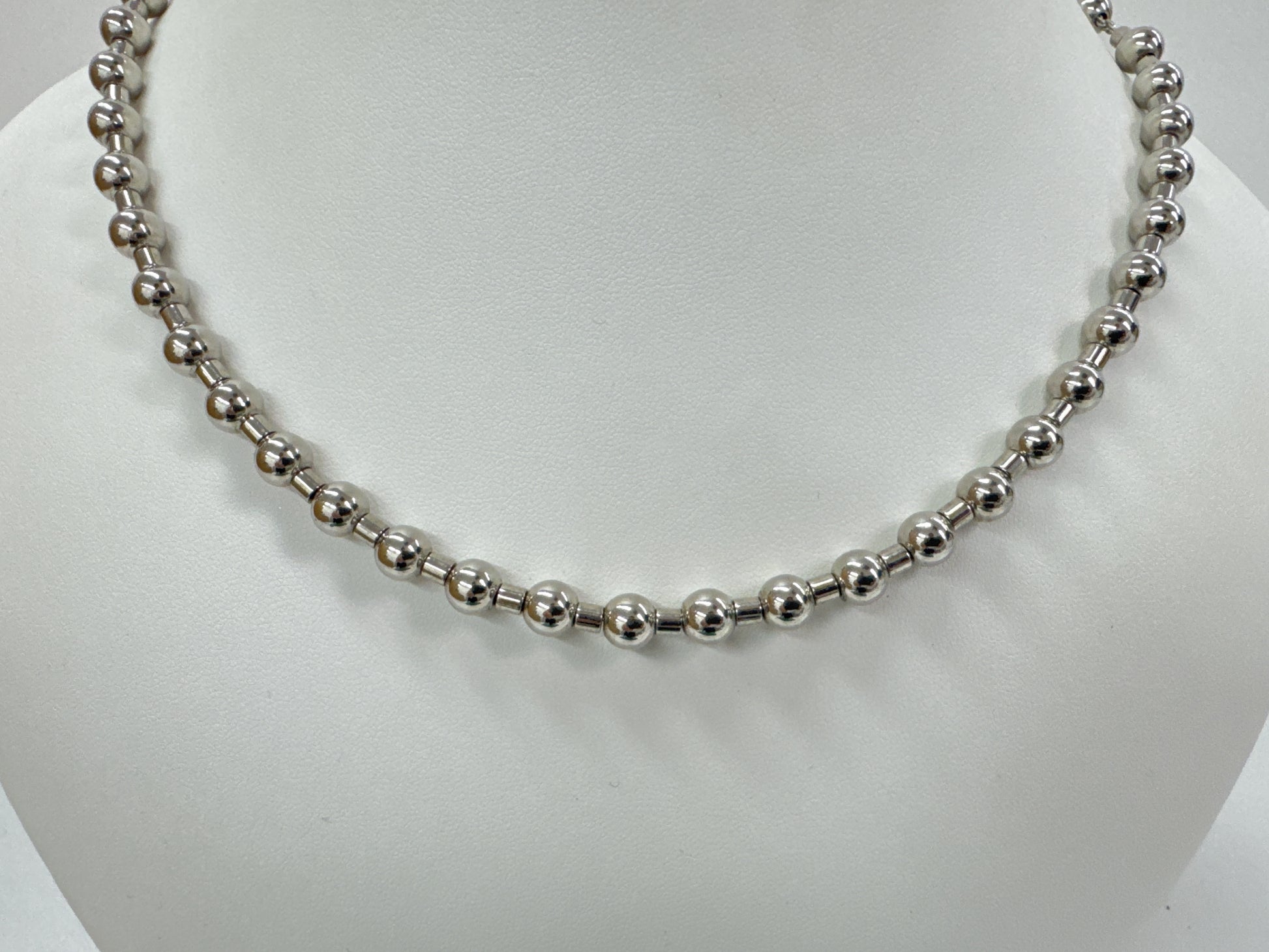 LOUIS VUITTON Vuitton Coreyer Escalator Ball Chain Silver Necklace