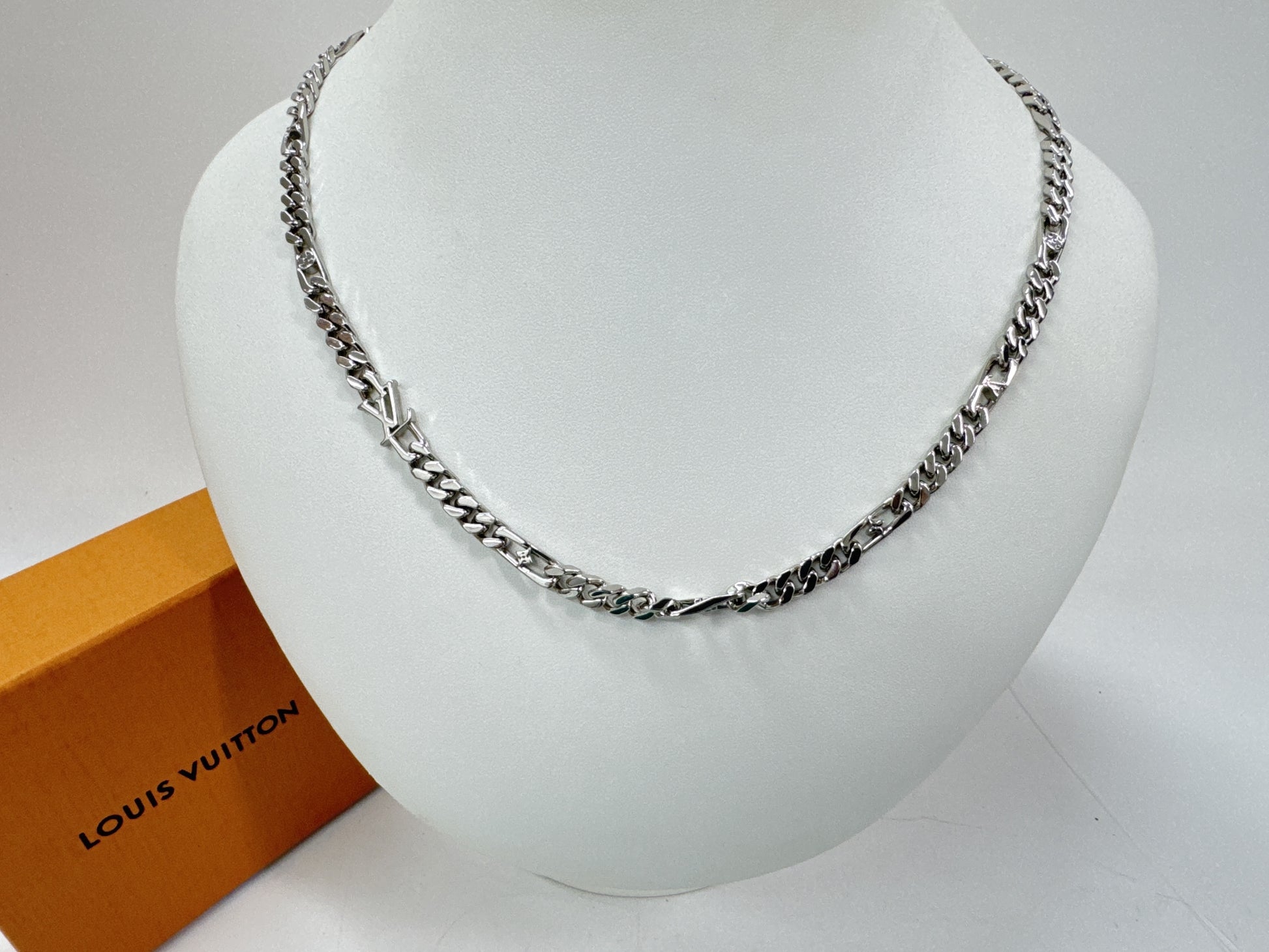 LOUIS VUITTON Louis Vuitton M02248 AK3234 LV Figaro Silver Necklace