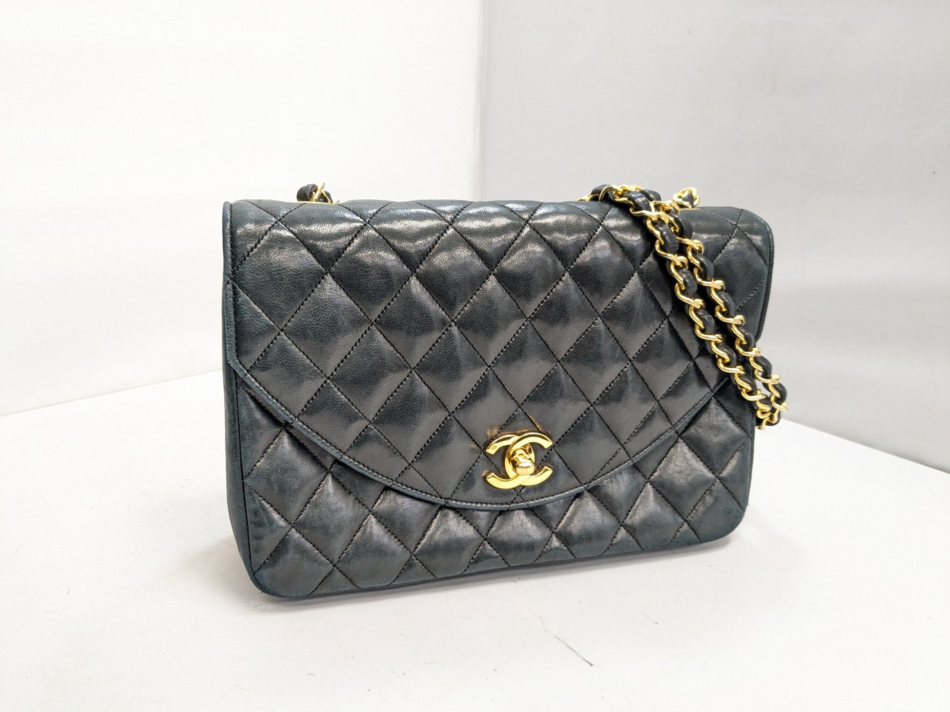 CHANEL Lam Matlasse Single 0858583 Seal Galler Shoulder Bag