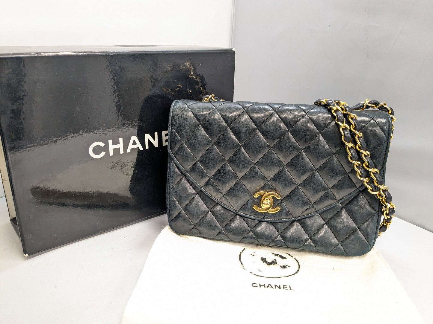 CHANEL Lam Matlasse Single 0858583 Seal Galler Shoulder Bag