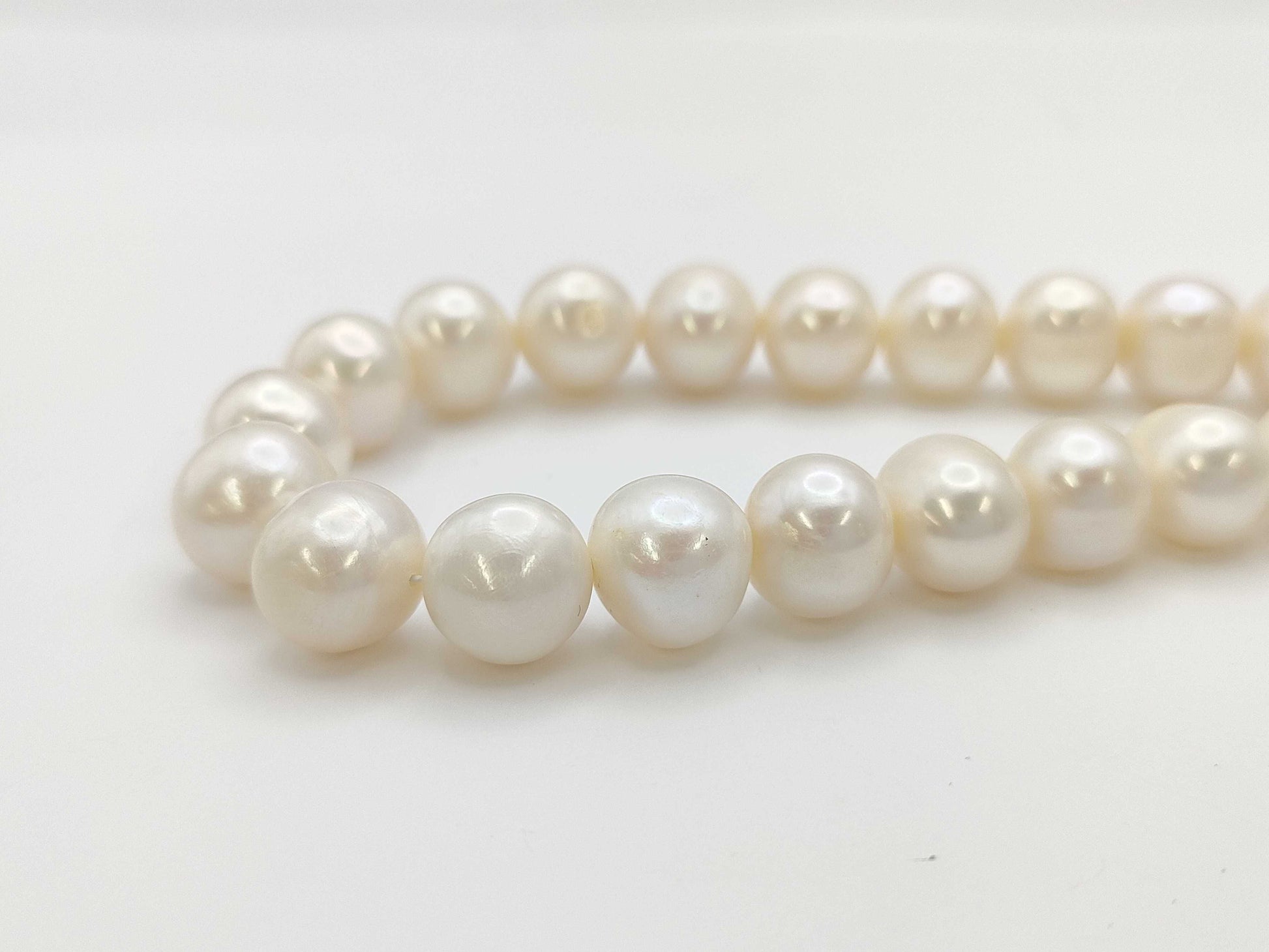 Semi-round pearl diameter approx. 9.2-11.2mm SV 67.2g/ Semi-round pearl diameter approx. 9.5-10.8mm METAL 4.7gNecklace