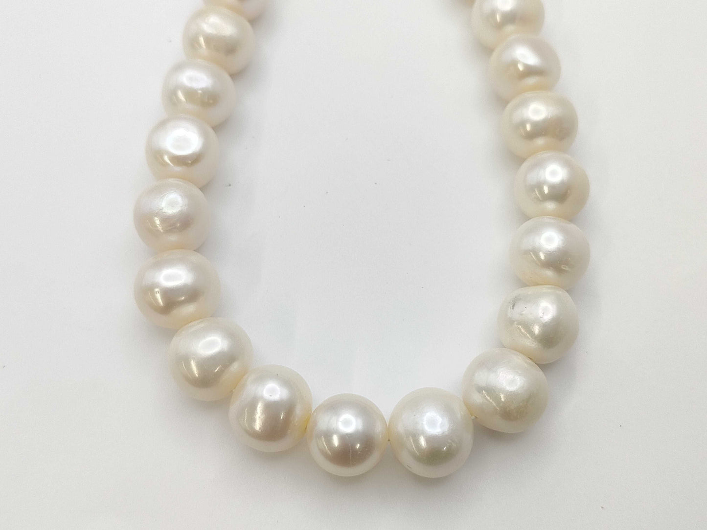 Semi-round pearl diameter approx. 9.2-11.2mm SV 67.2g/ Semi-round pearl diameter approx. 9.5-10.8mm METAL 4.7gNecklace