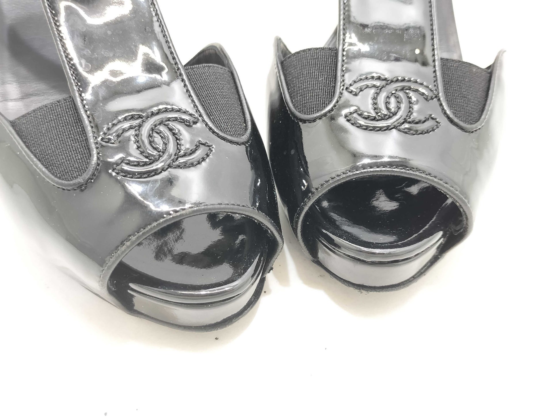 CHANEL Patent Leather Pumps Black Pumps