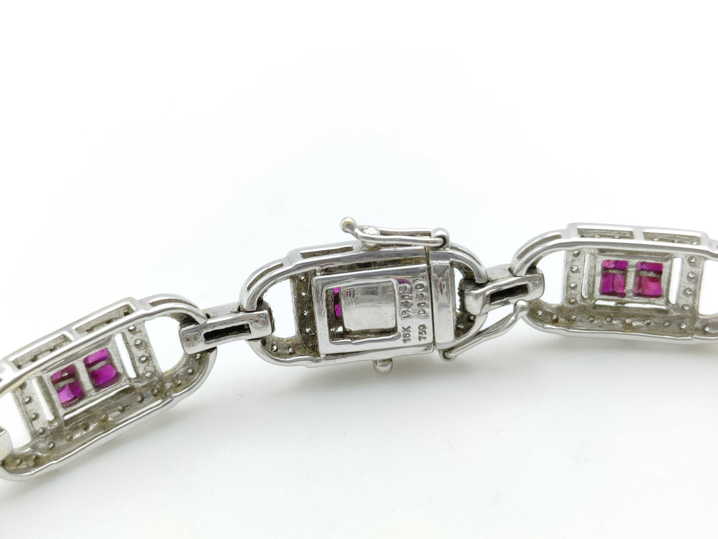 R4.15ct D1.50ct 750 18.2g Bracelet Bangle