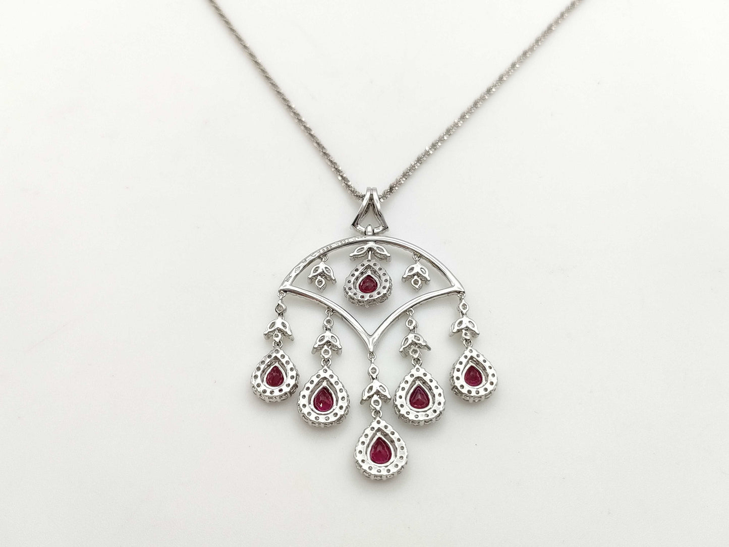 R3.95ct D2.20/0.69ct 750 17.8g Necklace