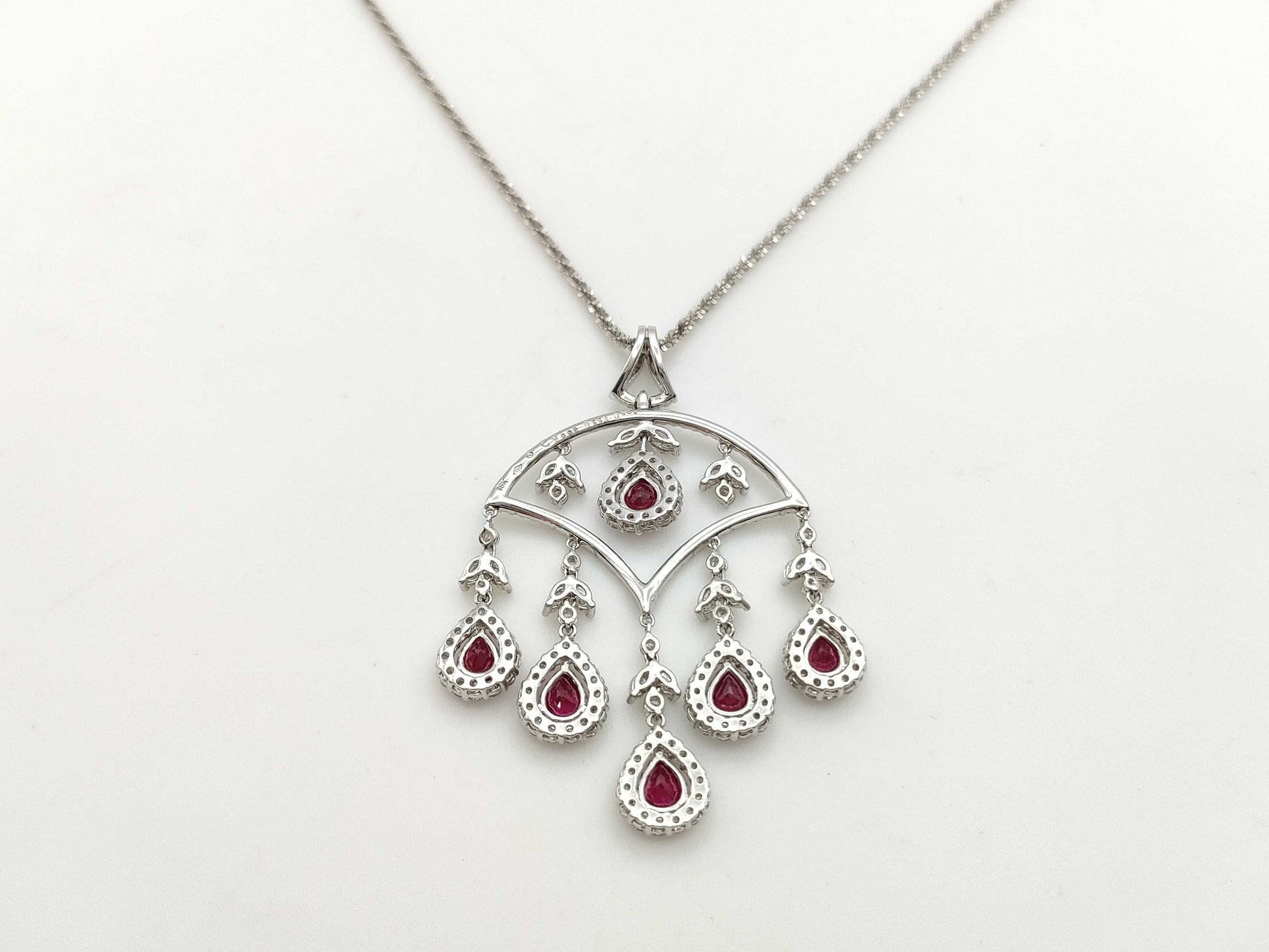 R3.95ct D2.20/0.69ct 750 17.8g Necklace