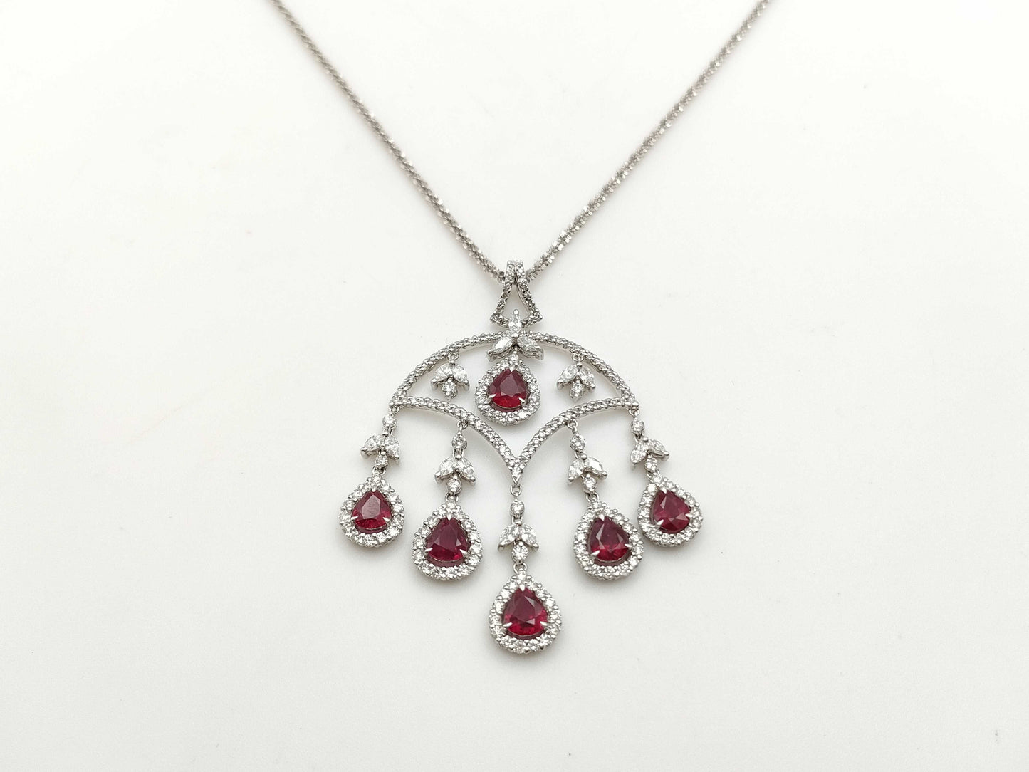 R3.95ct D2.20/0.69ct 750 17.8g Necklace