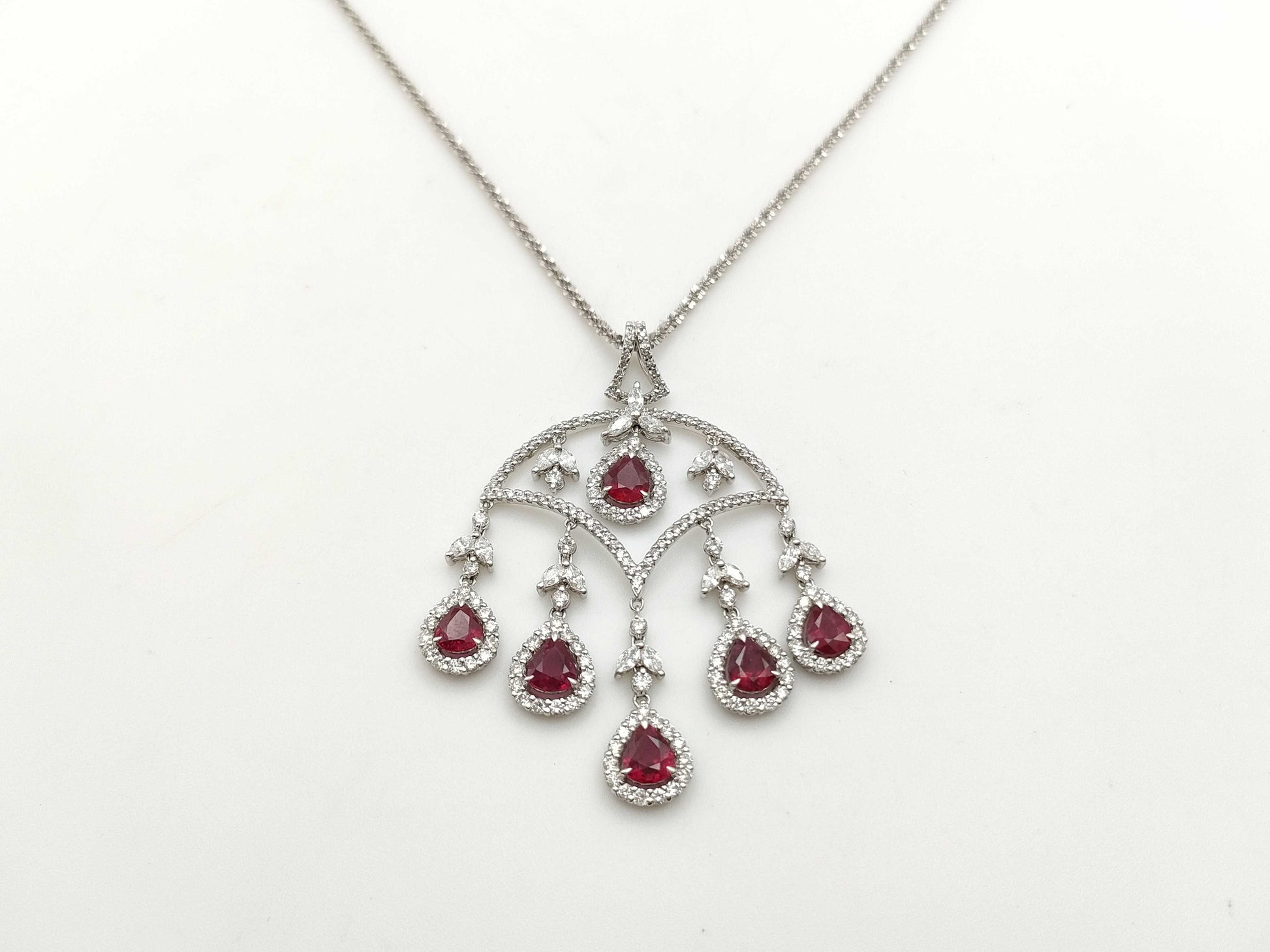 R3.95ct D2.20/0.69ct 750 17.8g Necklace
