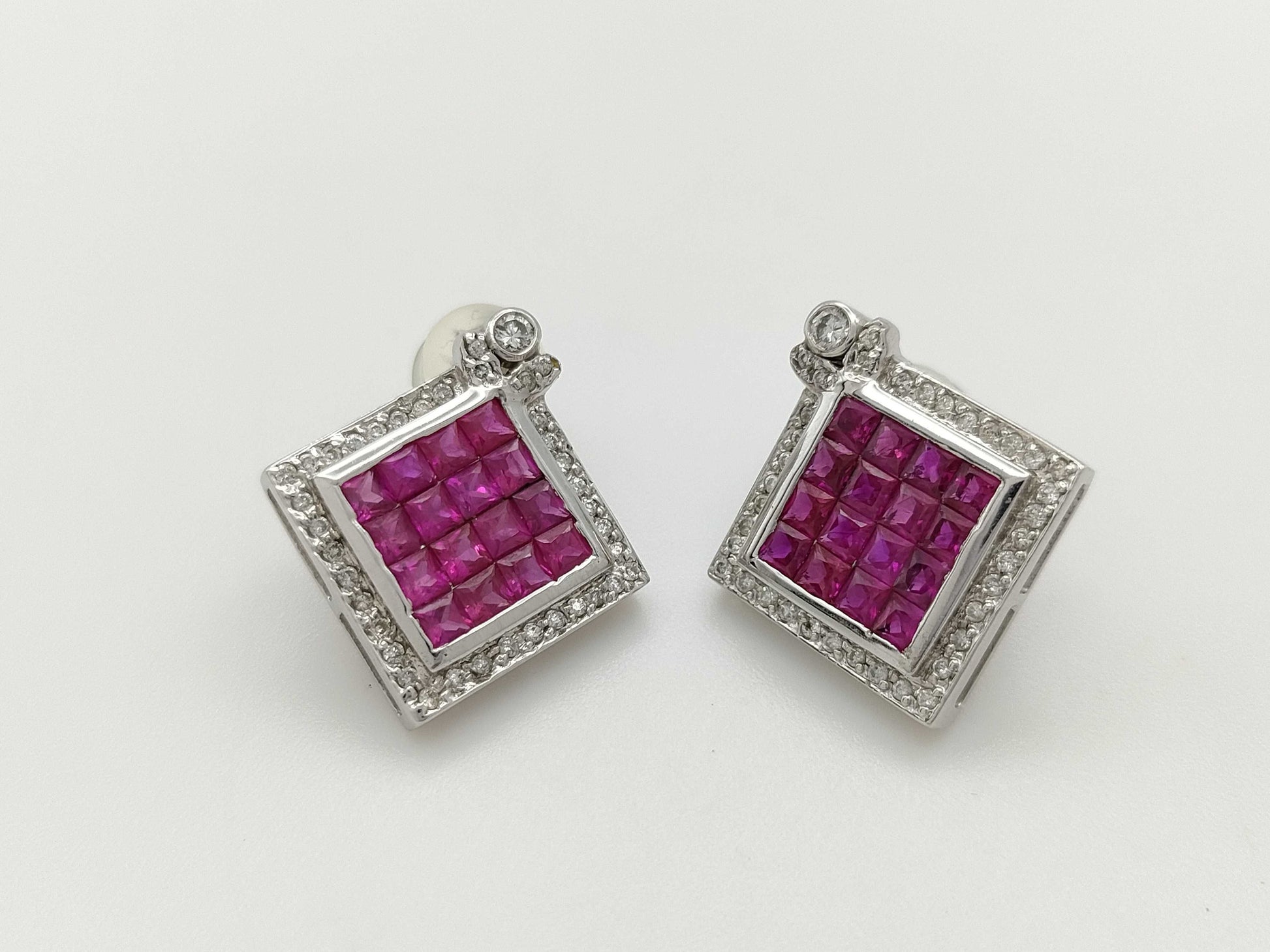 R1.35ct D0.2ct / R1.50ct D0.22ct 750 6.9g Earrings