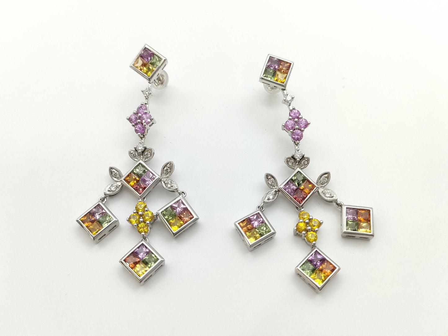Colored Stone 10.05ct D0.36ct 750 17.0g Earrings