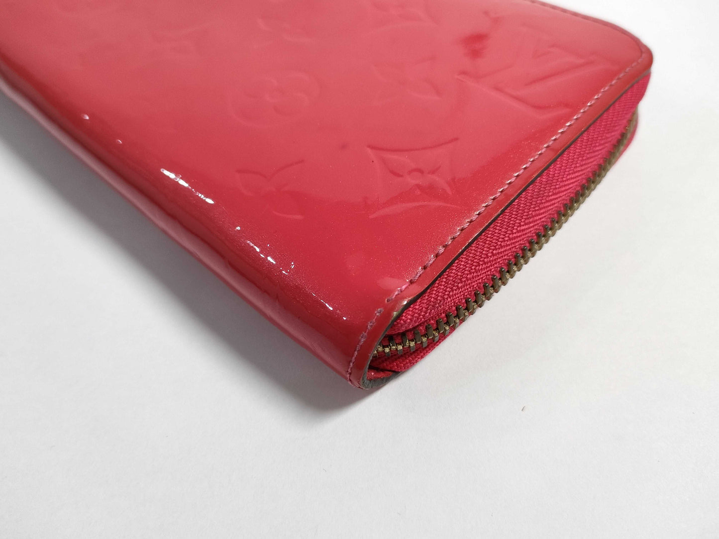 LOUIS VUITTON Vernis Zippy Wallet in Monogram Red, M91597CA2146