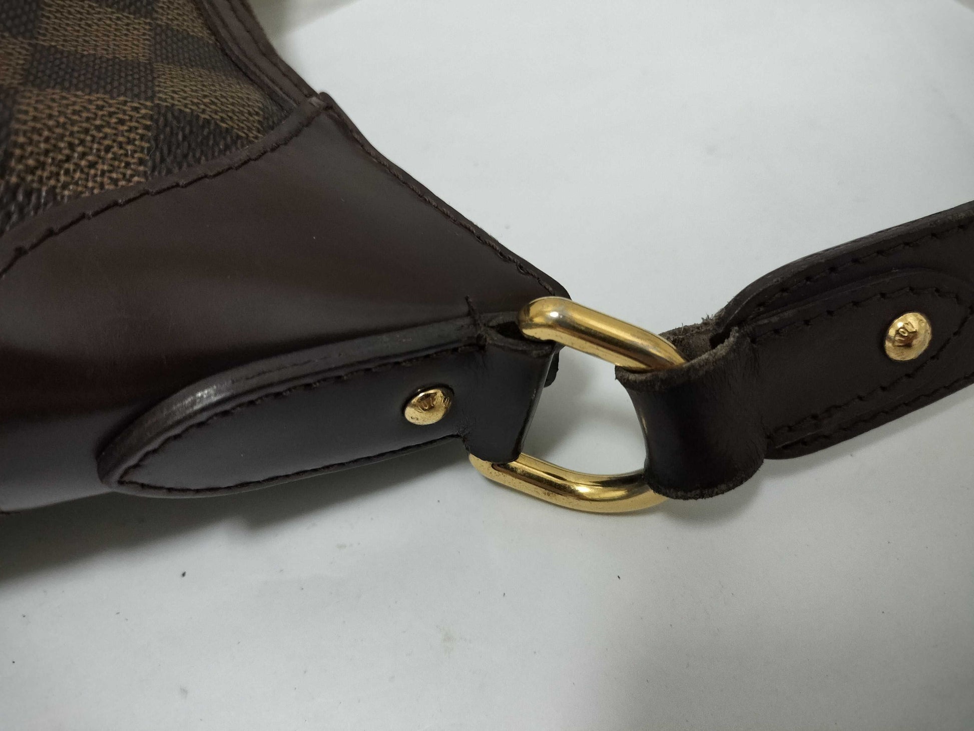 LOUIS VUITTON Damier Thames GM Shoulder Bag N48181