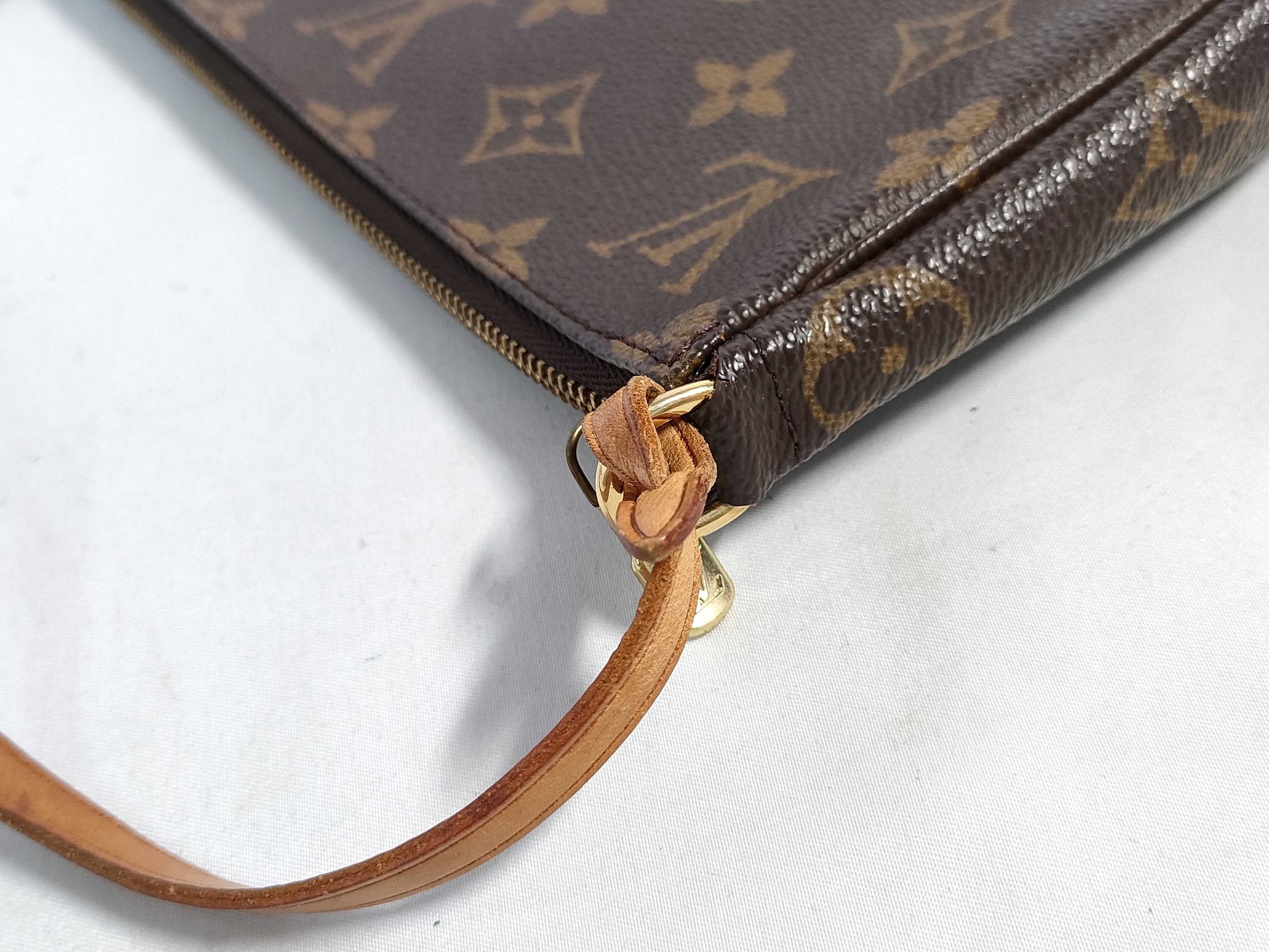 LOUIS VUITTON Monogram Pochette Accessoires Handbag