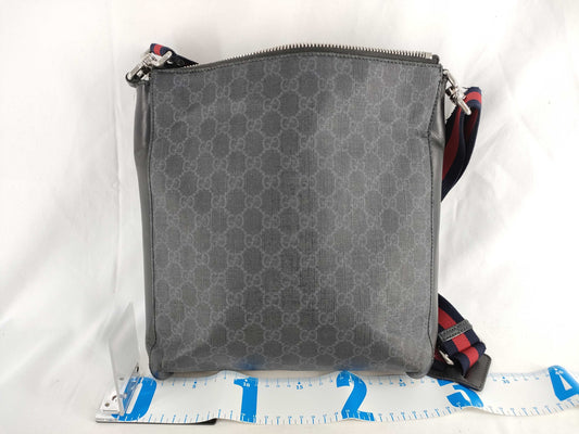 GUCCI GG Supreme Shoulder Bag