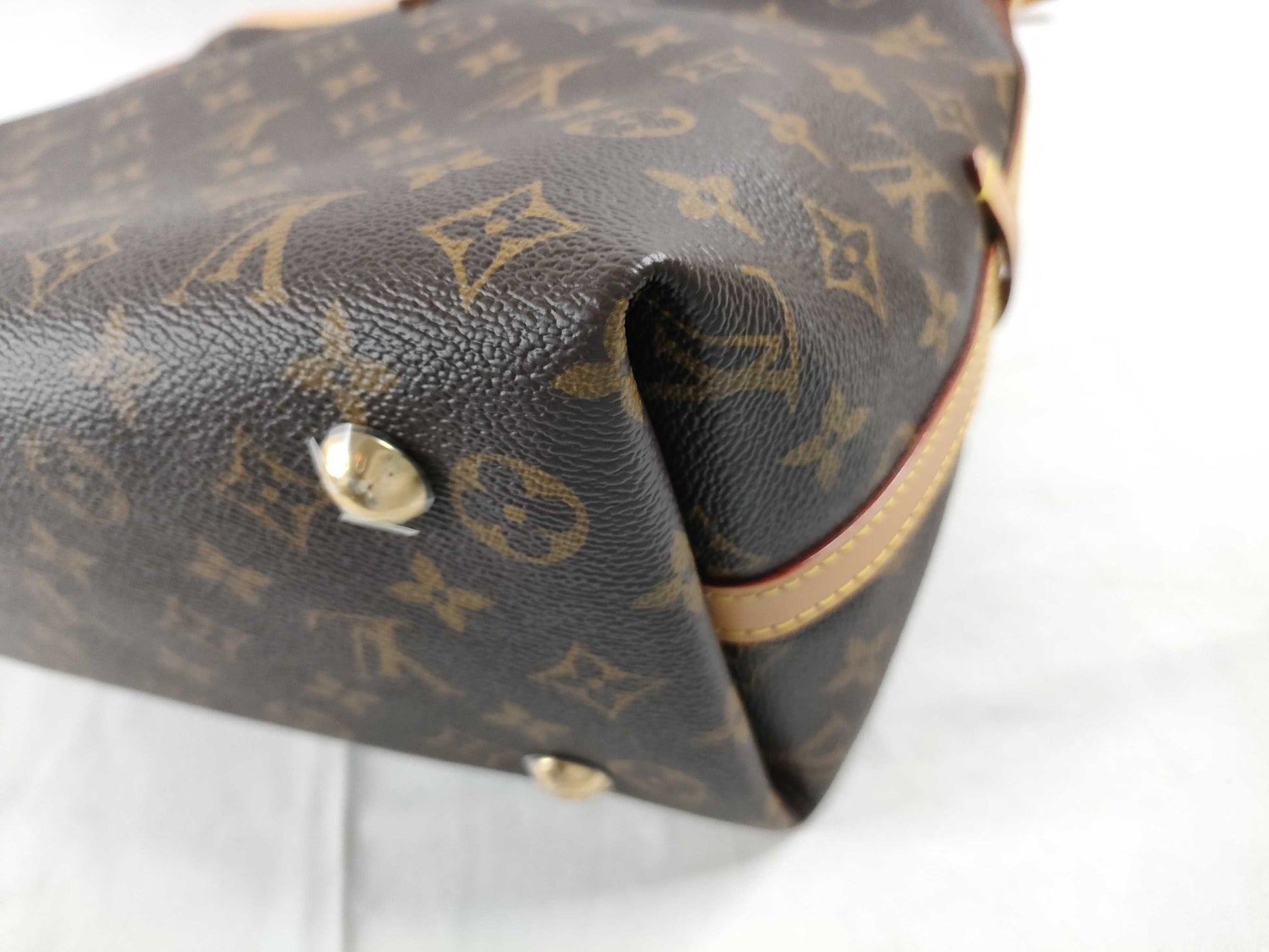 LOUIS VUITTON Monogram Louis Vuitton Carryall Monogram Shoulder Bag